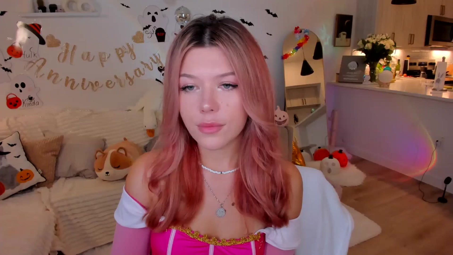 Gallery image thumbnail from Just_Vi's myfreecams stream on, 10/28/2025, 24:51 image 9 of 20