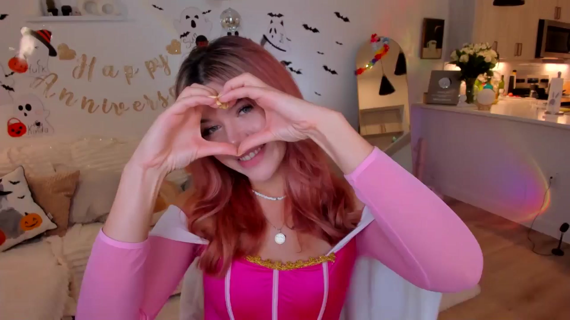 Gallery image thumbnail from Just_Vi's myfreecams stream on, 10/28/2025, 24:51 image 14 of 20