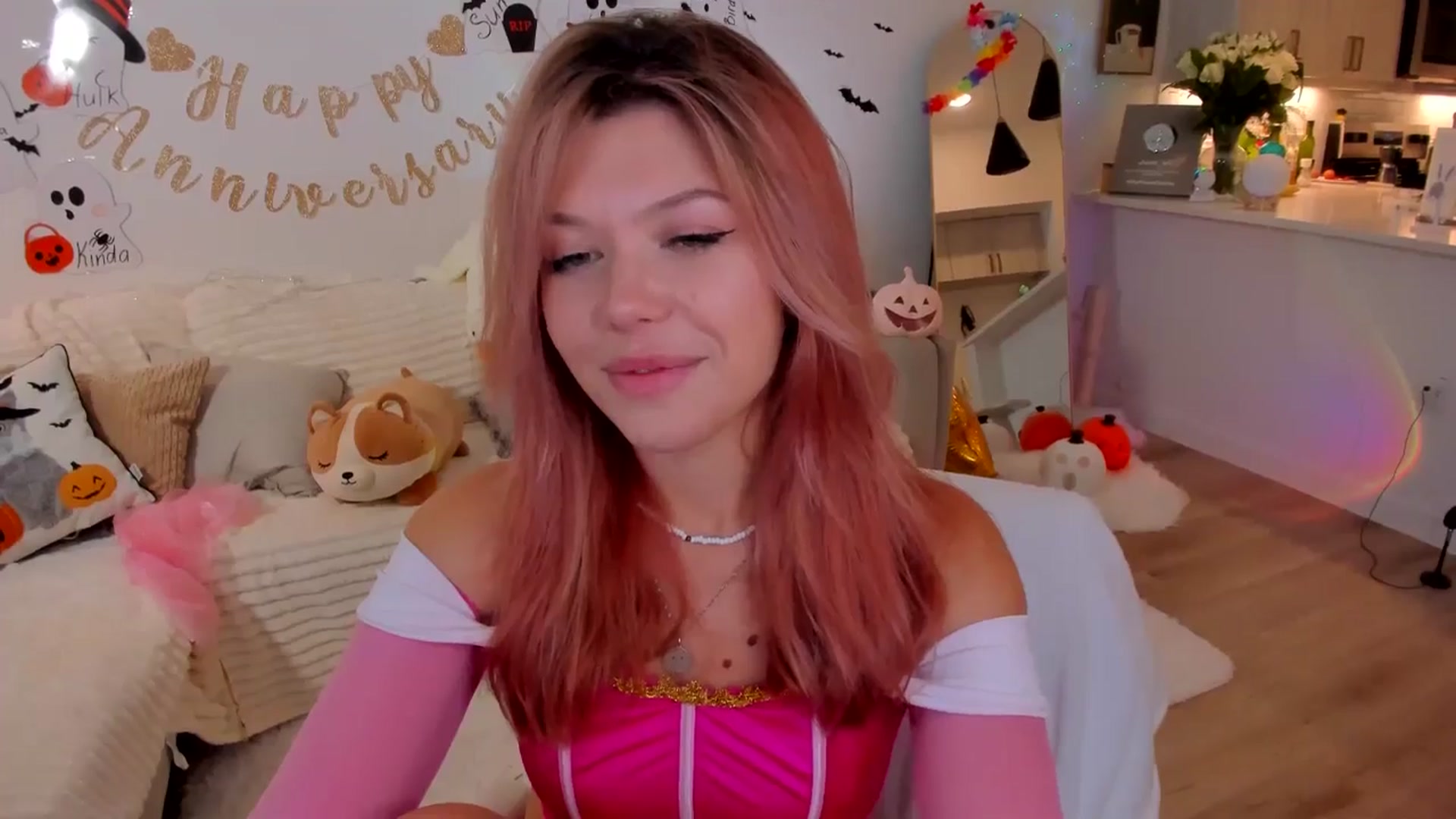 Gallery image thumbnail from Just_Vi's myfreecams stream on, 10/28/2025, 05:10 image 14 of 20