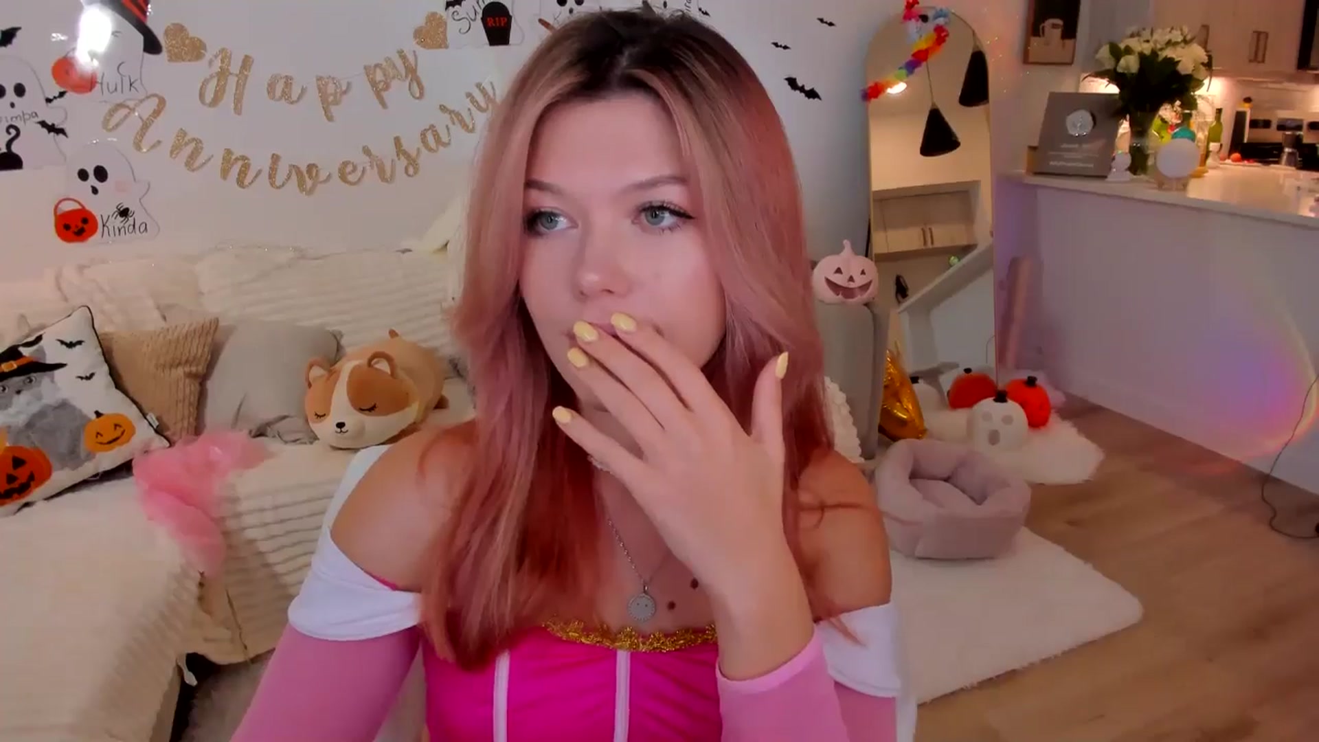Gallery image thumbnail from Just_Vi's myfreecams stream on, 10/28/2025, 05:10 image 17 of 20