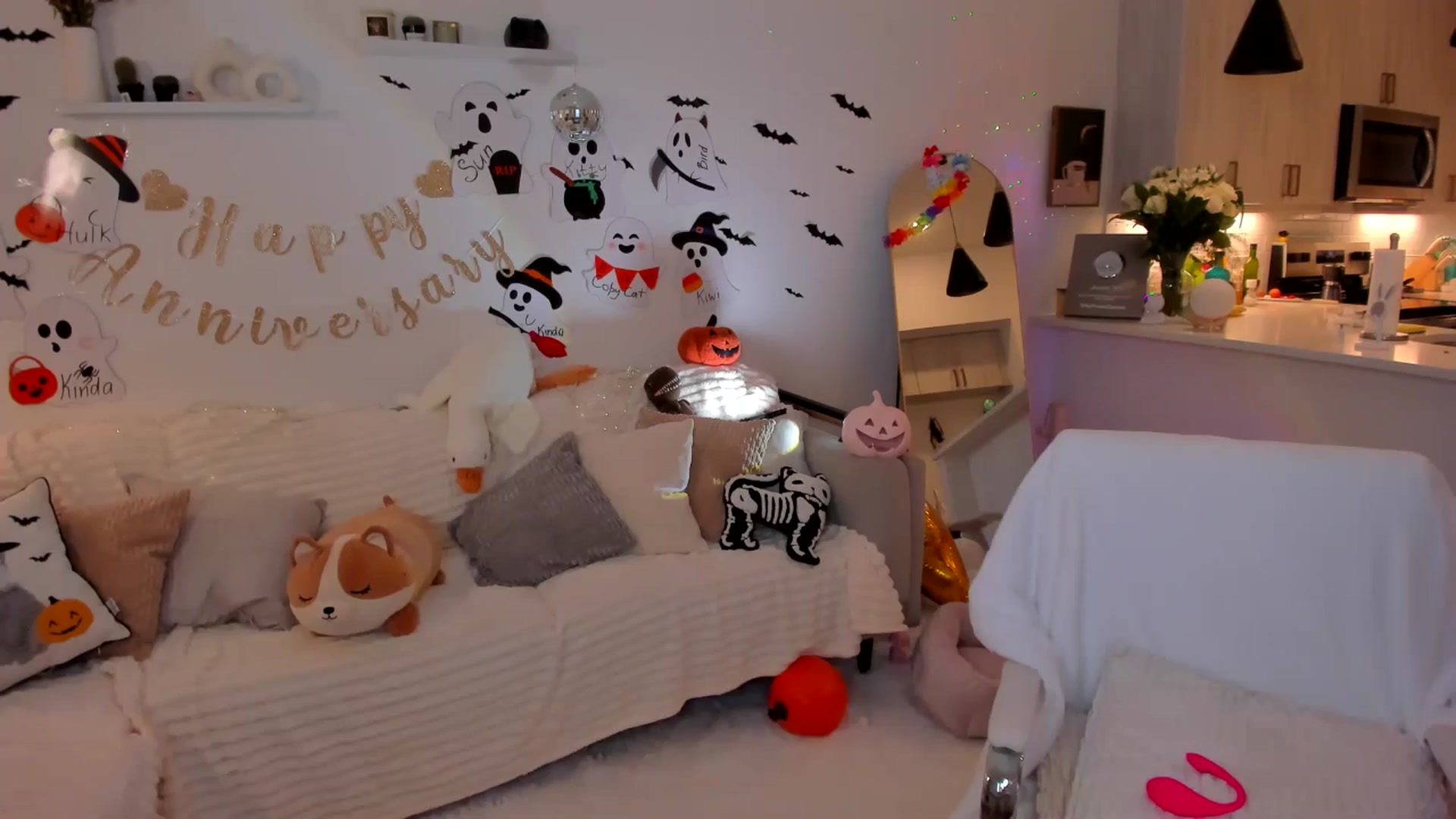 Gallery image thumbnail from Just_Vi's myfreecams stream on, 10/28/2025, 05:10 image 1 of 20