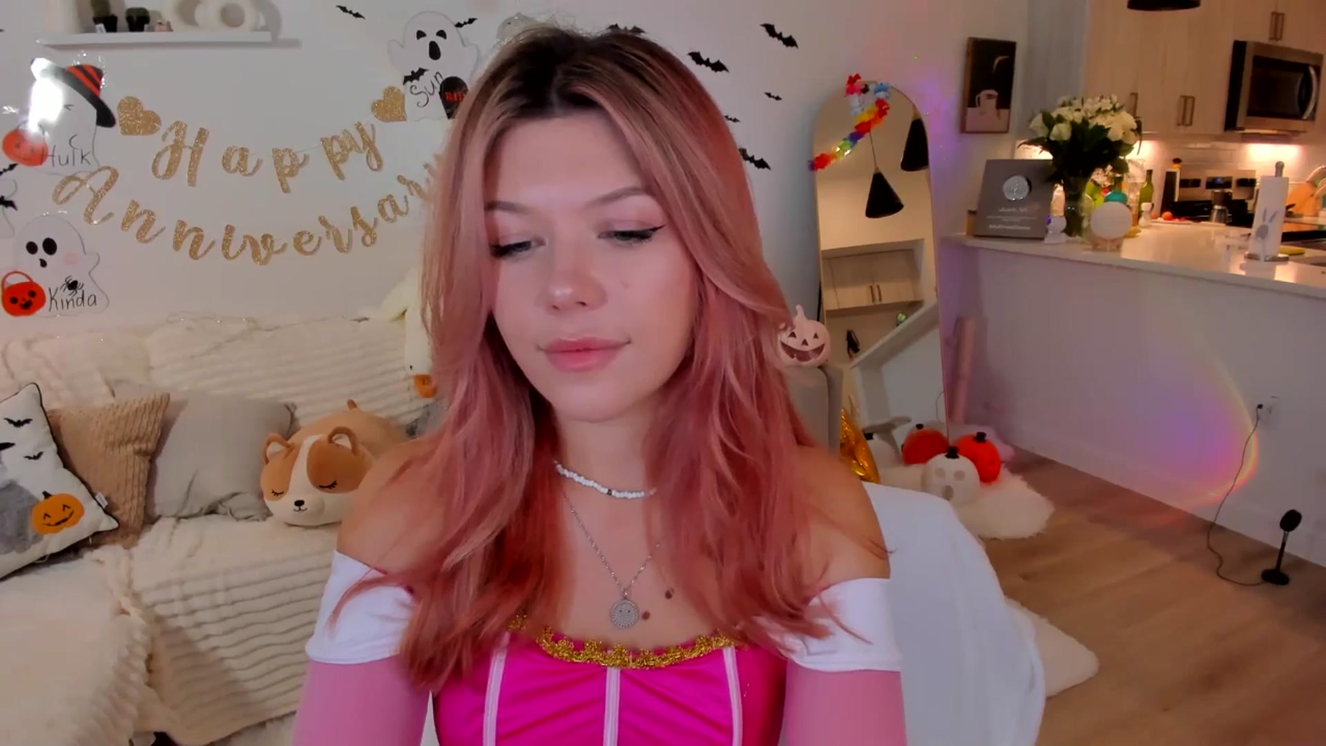 Gallery image thumbnail from Just_Vi's myfreecams stream on, 10/28/2025, 05:10 image 3 of 20