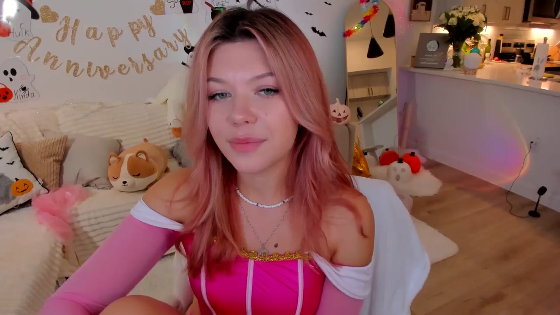 Gallery image thumbnail from Just_Vi's myfreecams stream on, 10/28/2025, 05:10 image 9 of 20