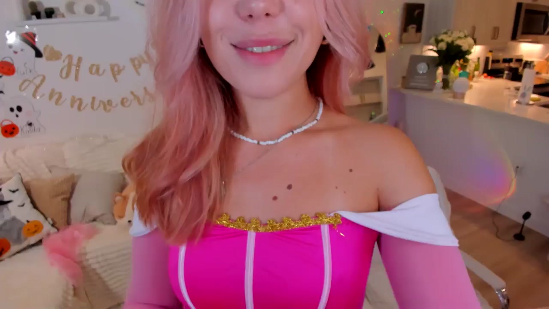 Gallery image thumbnail from Just_Vi's myfreecams stream on, 10/28/2025, 05:10 image 11 of 20