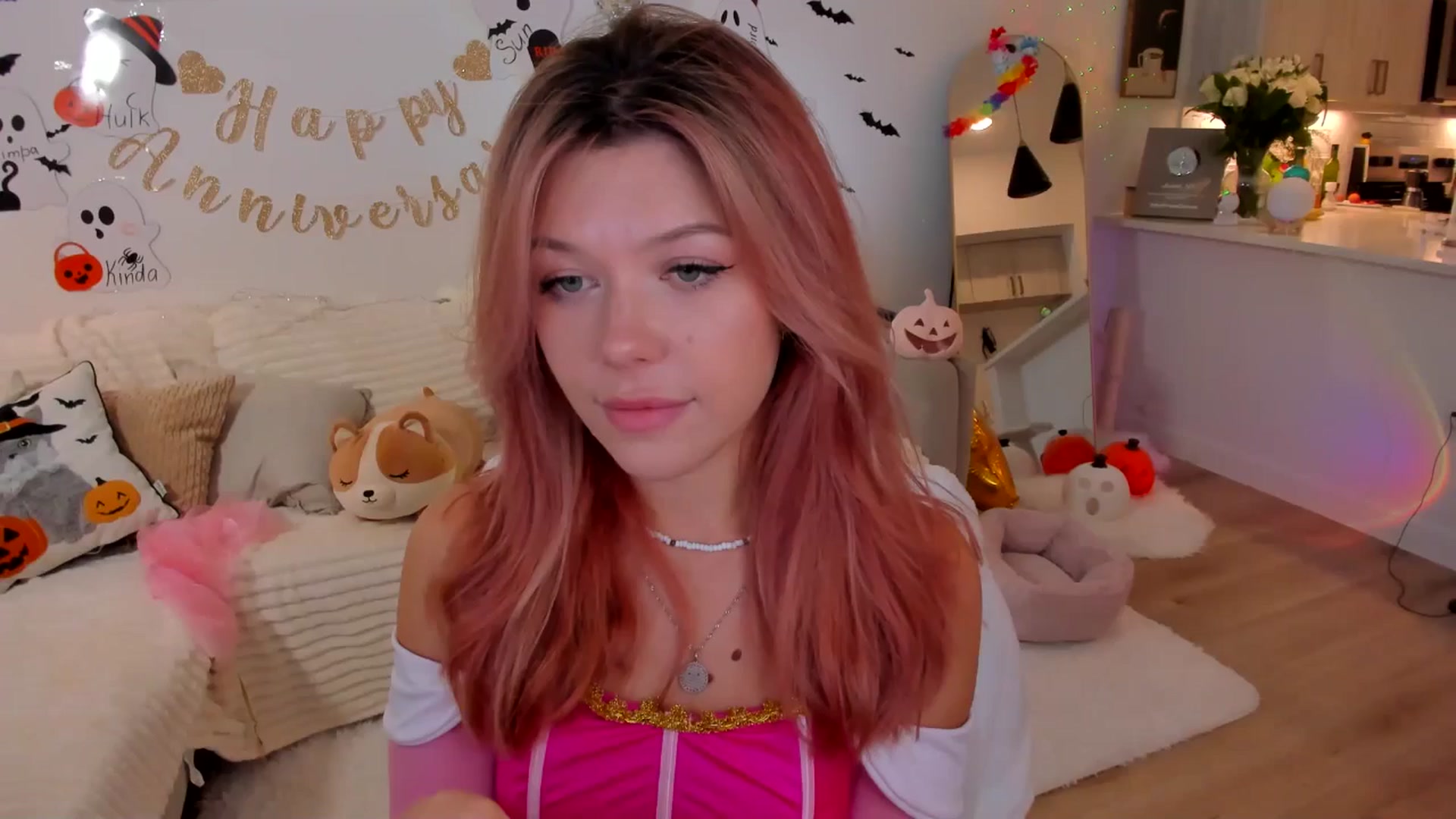Gallery image thumbnail from Just_Vi's myfreecams stream on, 10/28/2025, 05:10 image 15 of 20