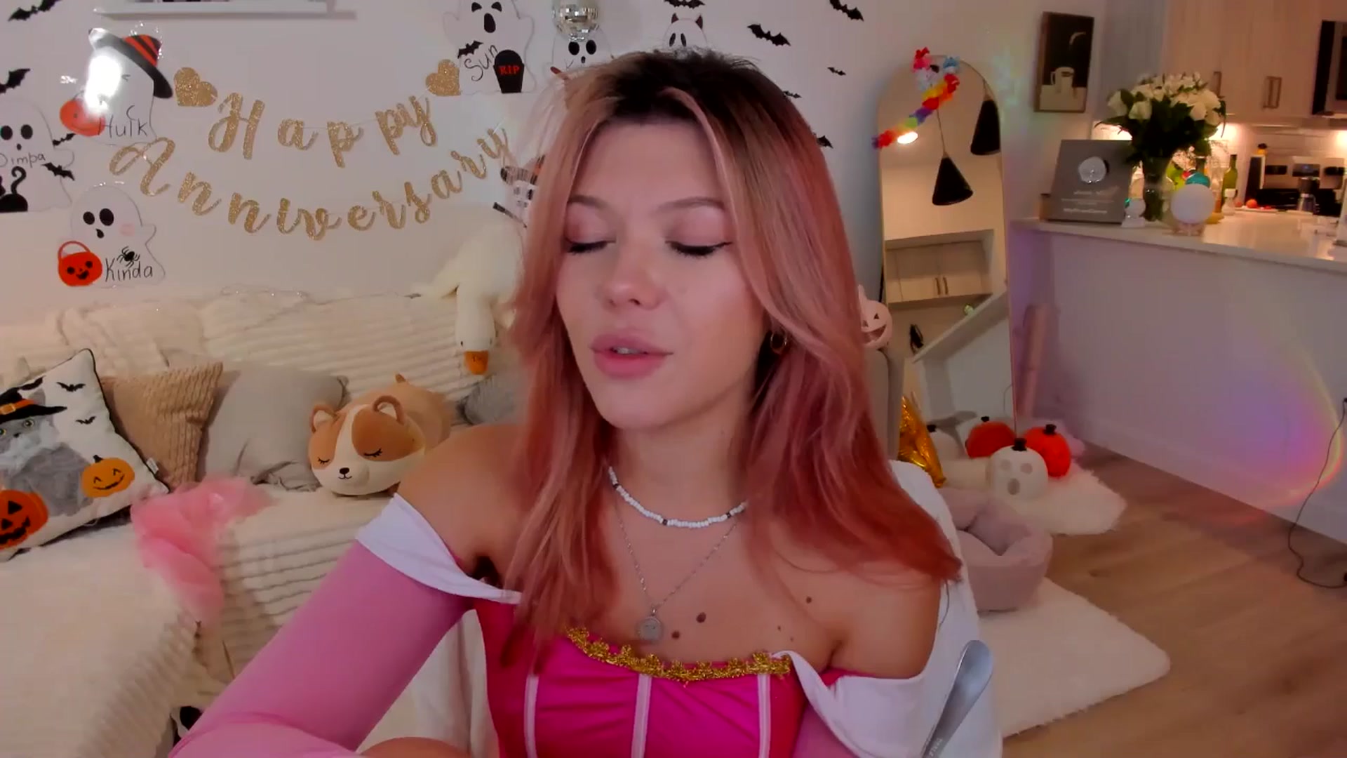 Gallery image thumbnail from Just_Vi's myfreecams stream on, 10/28/2025, 05:10 image 20 of 20