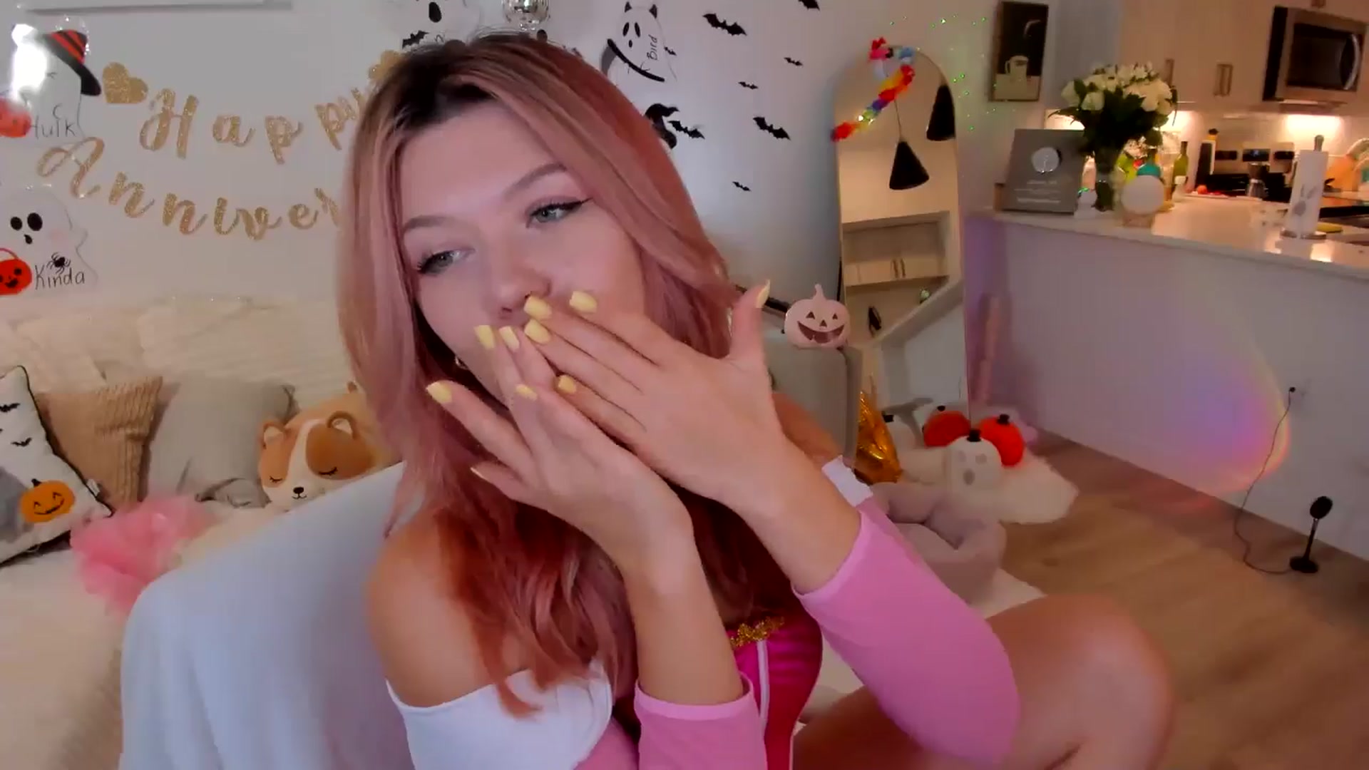 Gallery image thumbnail from Just_Vi's myfreecams stream on, 10/28/2025, 05:10 image 6 of 20