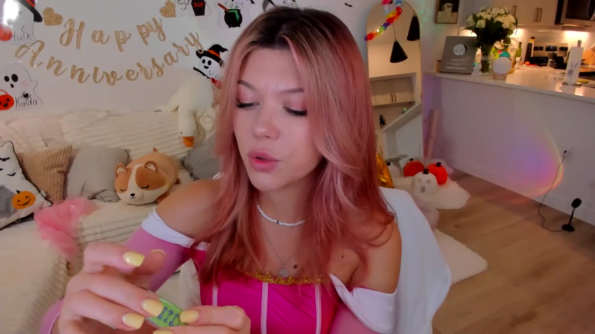 Gallery image thumbnail from Just_Vi's myfreecams stream on, 10/28/2025, 05:10 image 10 of 20