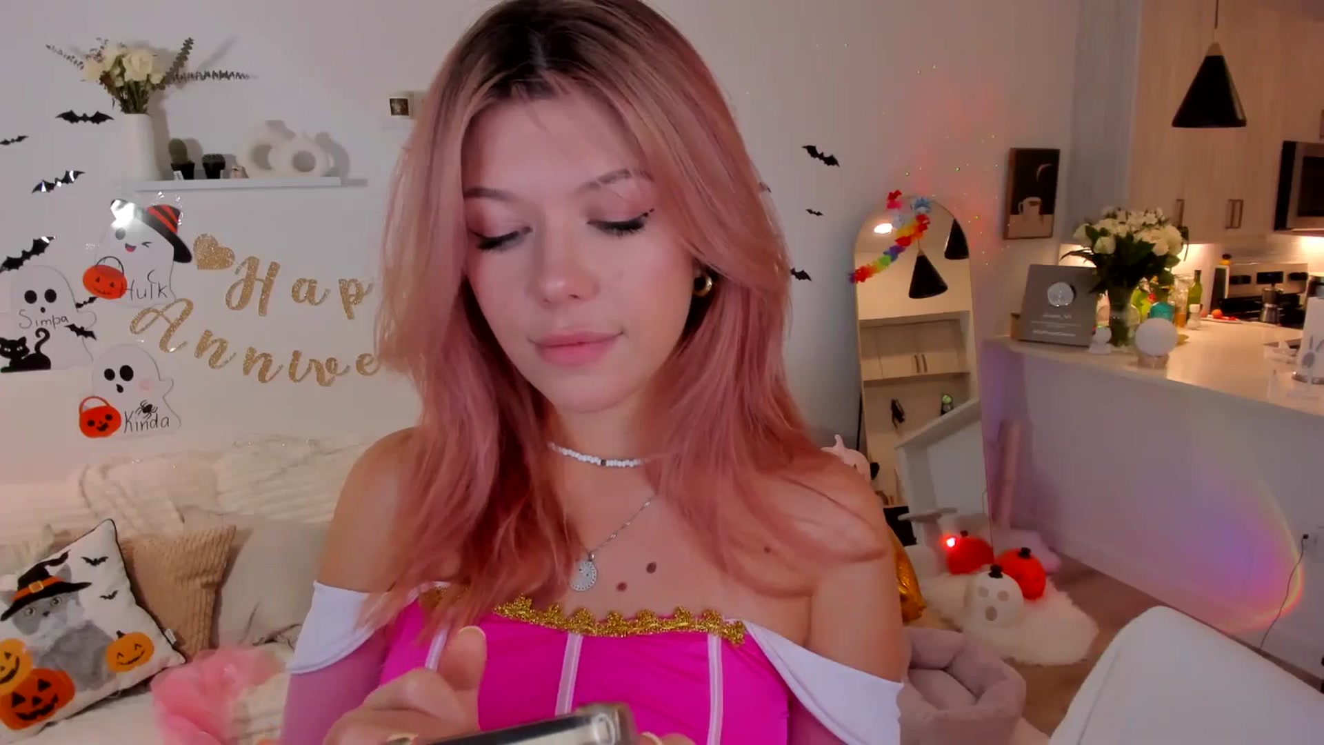 Gallery image thumbnail from Just_Vi's myfreecams stream on, 10/28/2025, 05:10 image 19 of 20