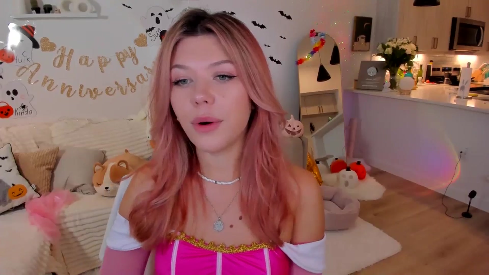 Gallery image thumbnail from Just_Vi's myfreecams stream on, 10/28/2025, 05:10 image 5 of 20