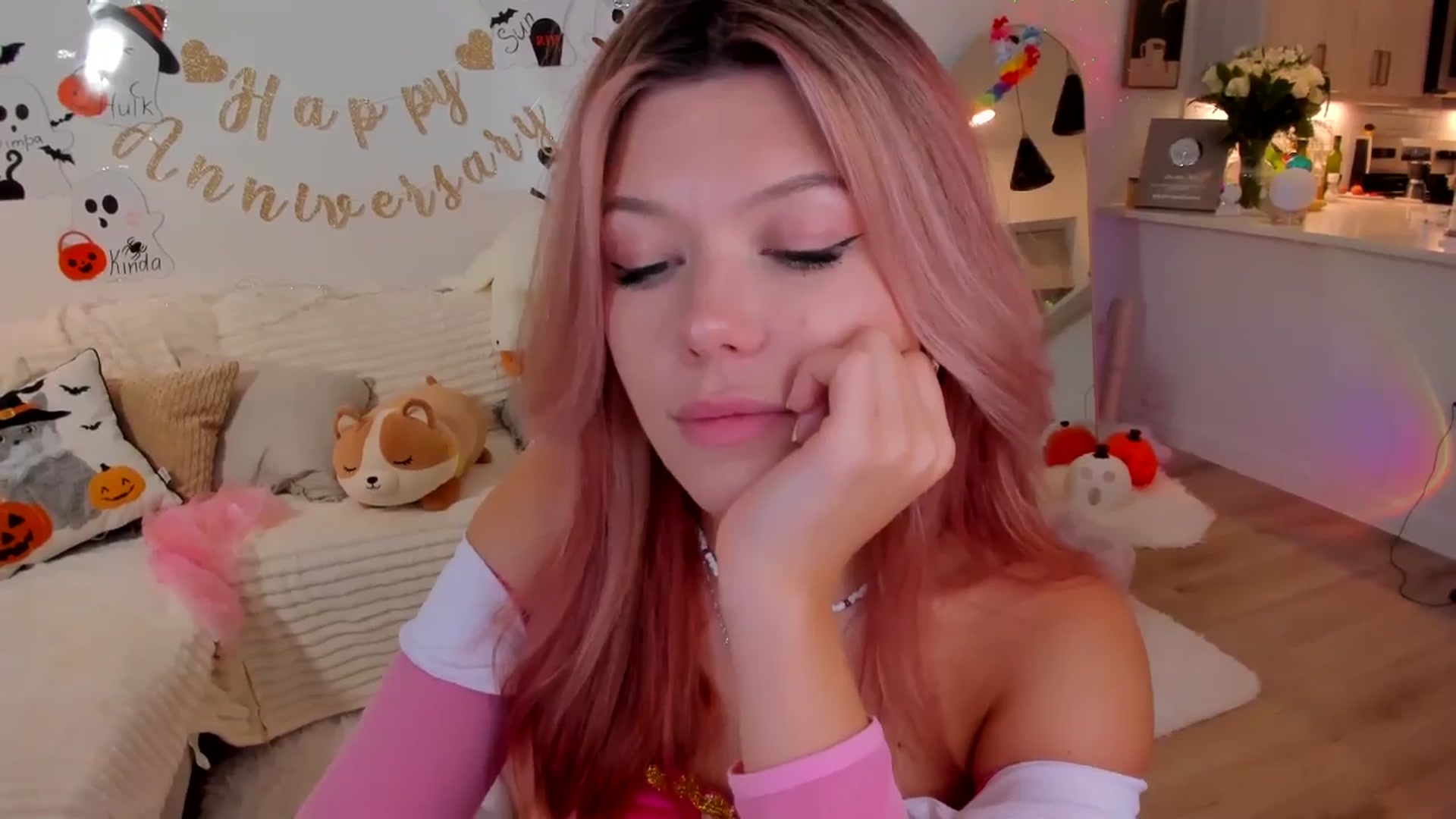 Gallery image thumbnail from Just_Vi's myfreecams stream on, 10/28/2025, 05:57 image 14 of 20