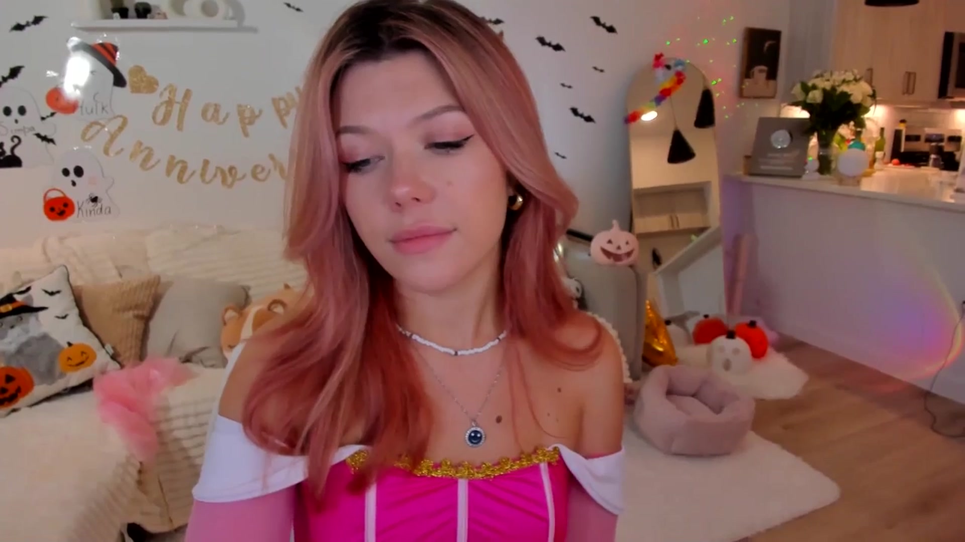 Gallery image thumbnail from Just_Vi's myfreecams stream on, 10/28/2025, 05:57 image 11 of 20