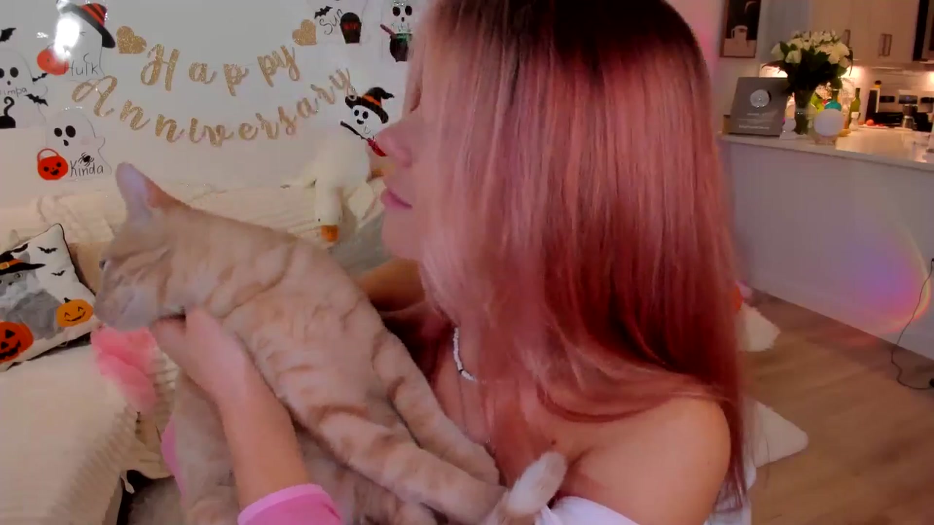 Gallery image thumbnail from Just_Vi's myfreecams stream on, 10/28/2025, 05:57 image 16 of 20
