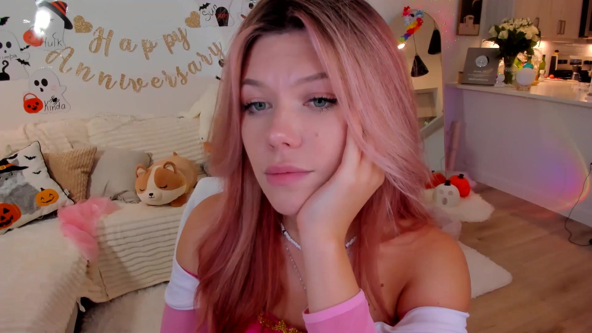 Gallery image thumbnail from Just_Vi's myfreecams stream on, 10/28/2025, 05:57 image 13 of 20
