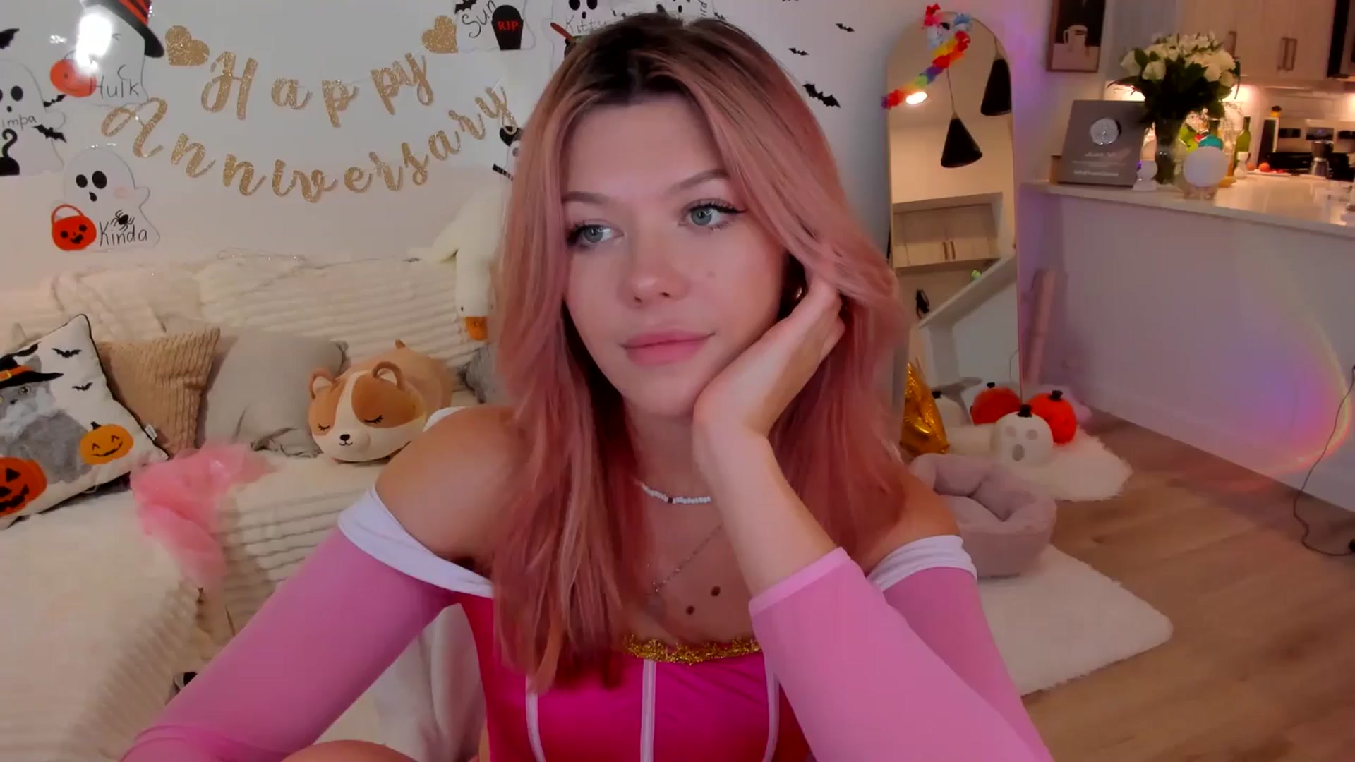 Gallery image thumbnail from Just_Vi's myfreecams stream on, 10/28/2025, 05:57 image 1 of 20