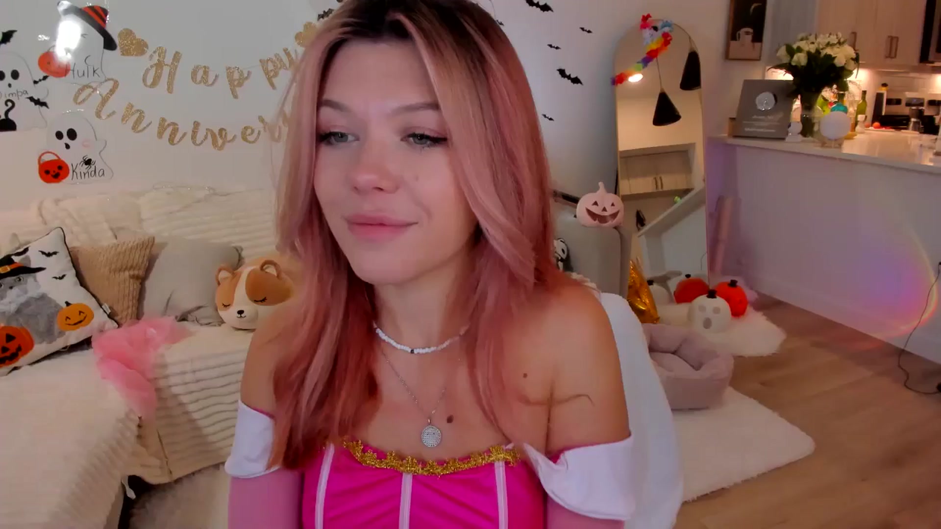 Gallery image thumbnail from Just_Vi's myfreecams stream on, 10/28/2025, 05:57 image 17 of 20