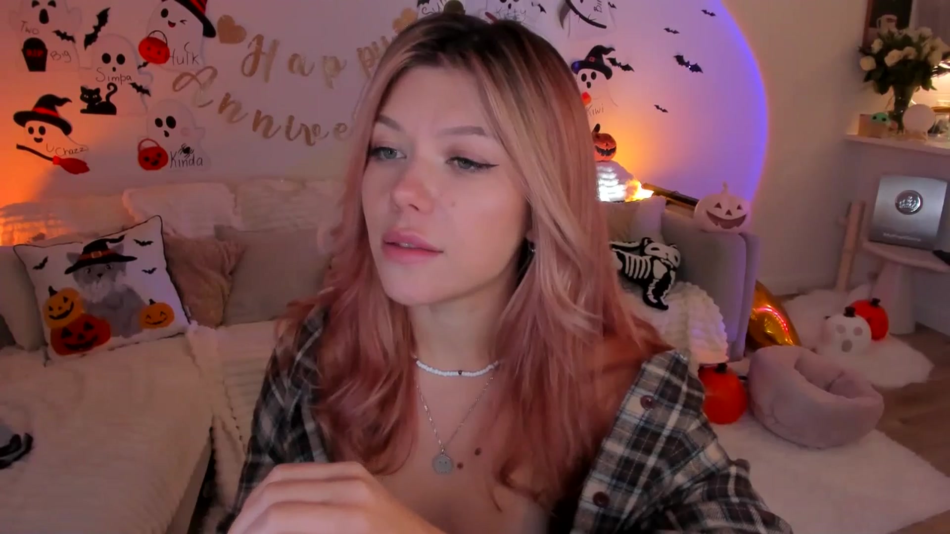 Gallery image thumbnail from Just_Vi's myfreecams stream on, 10/30/2025, 06:25 image 20 of 20