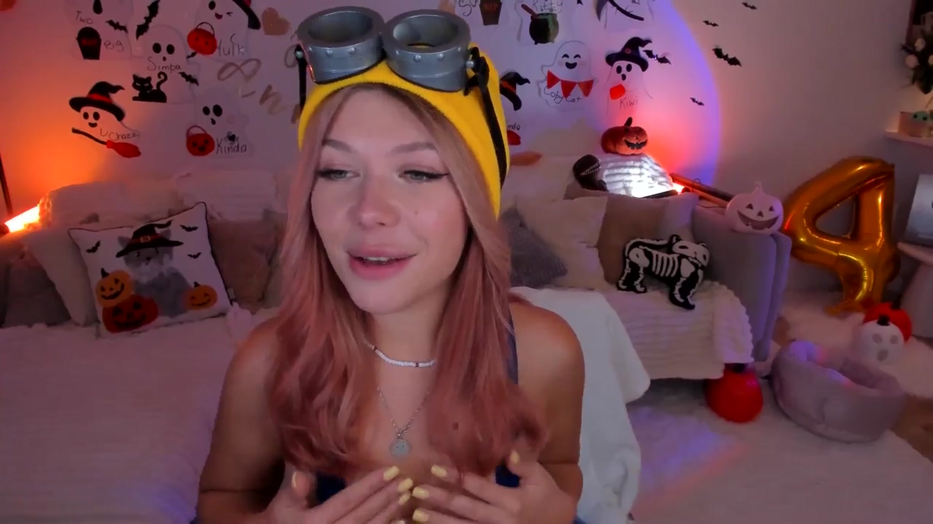 Gallery image thumbnail from Just_Vi's myfreecams stream on, 10/31/2025, 05:11 image 14 of 20