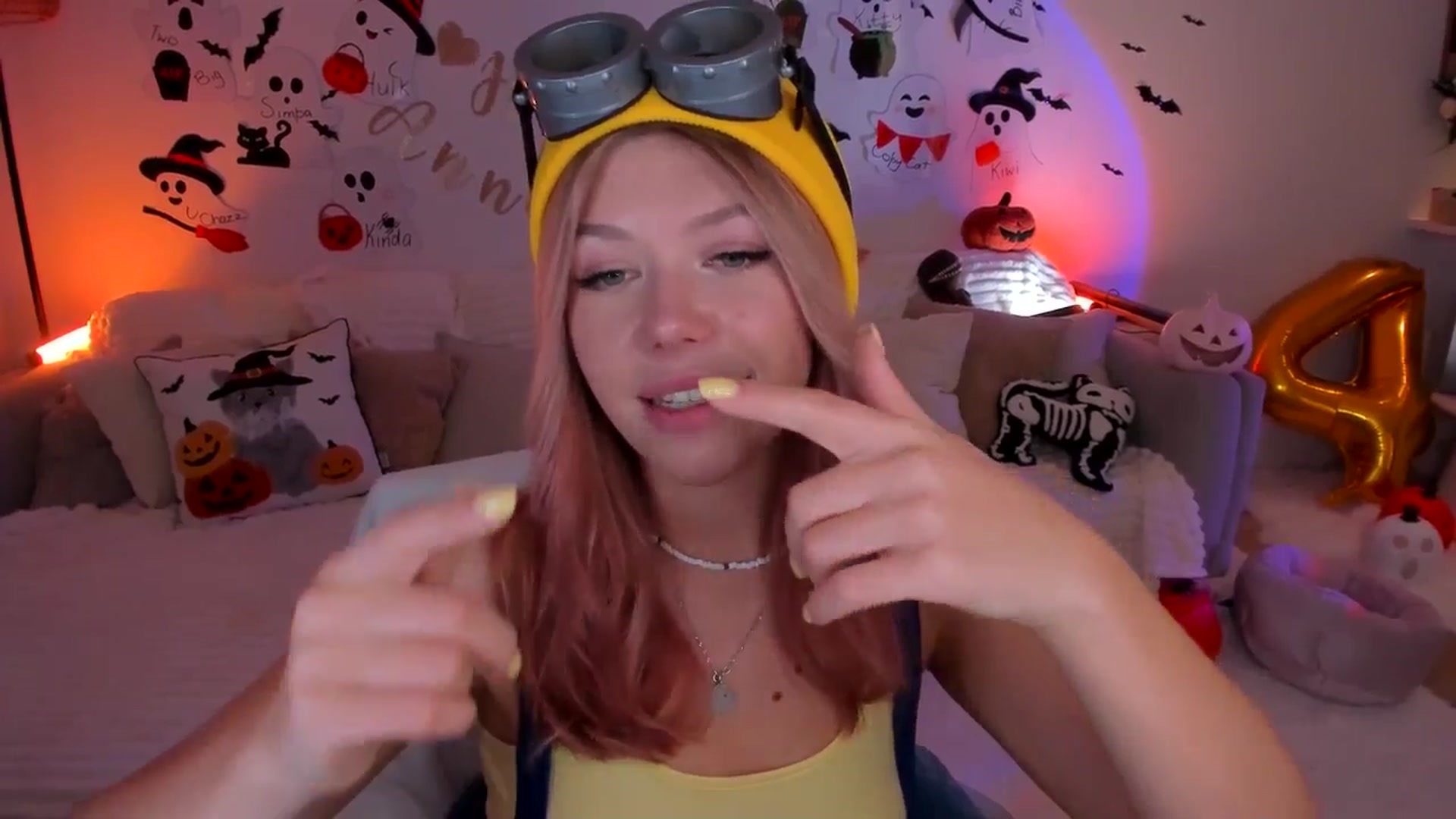 Gallery image thumbnail from Just_Vi's myfreecams stream on, 10/31/2025, 05:11 image 6 of 20
