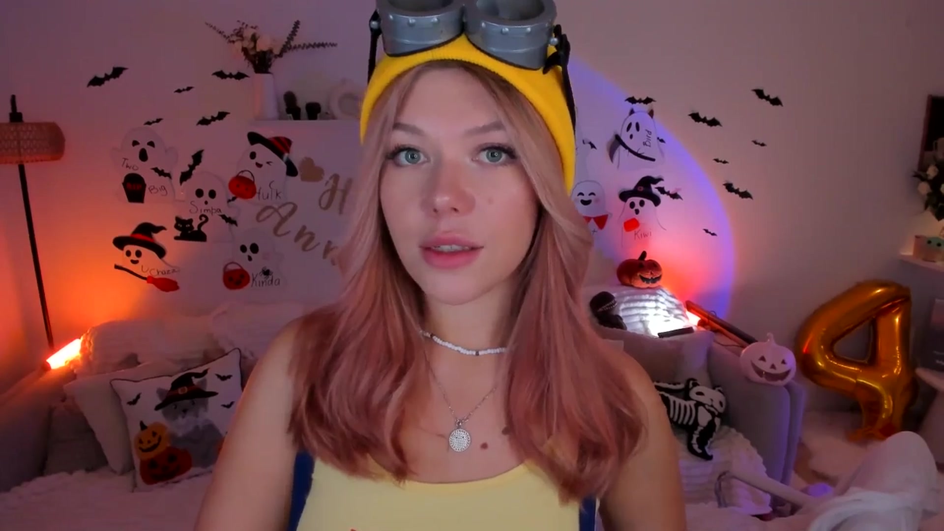Gallery image thumbnail from Just_Vi's myfreecams stream on, 10/31/2025, 05:11 image 2 of 20