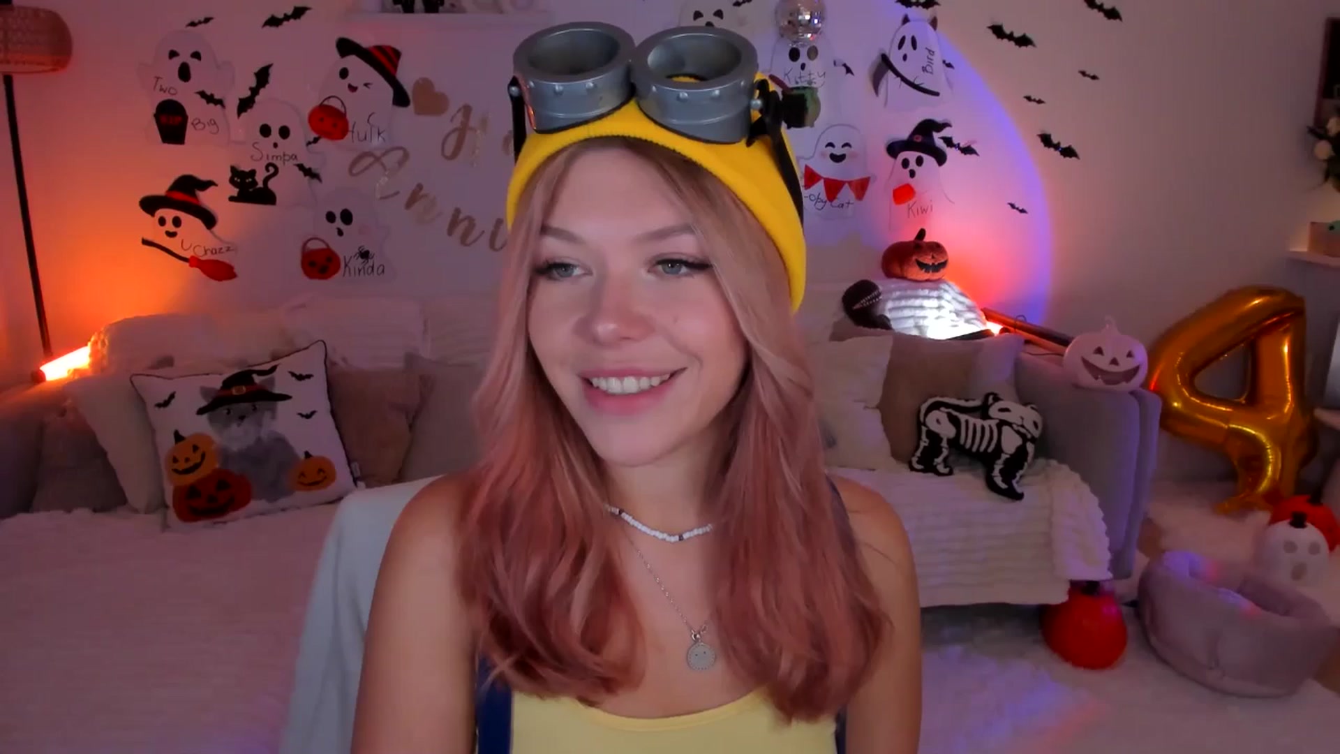 Gallery image thumbnail from Just_Vi's myfreecams stream on, 10/31/2025, 05:11 image 3 of 20