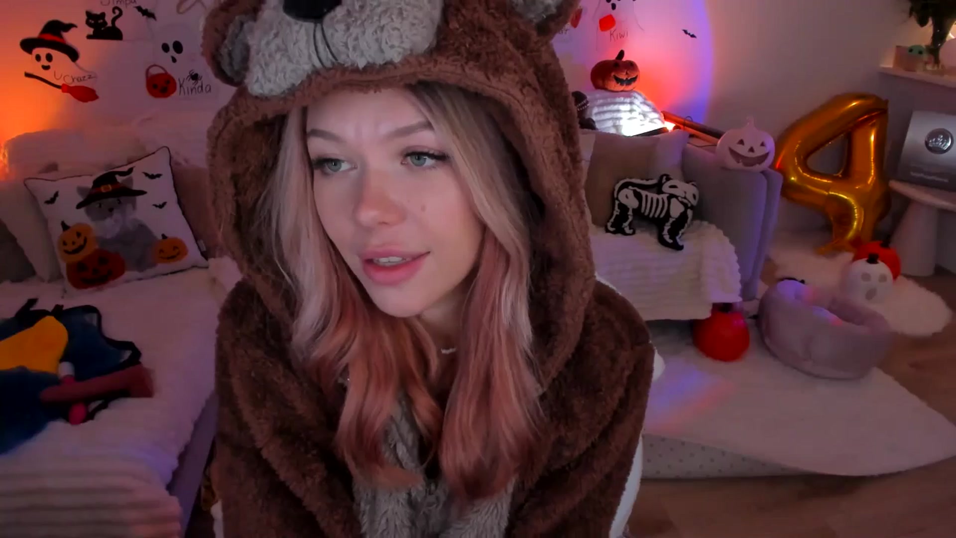 Gallery image thumbnail from Just_Vi's myfreecams stream on, 10/31/2025, 08:18 image 14 of 20