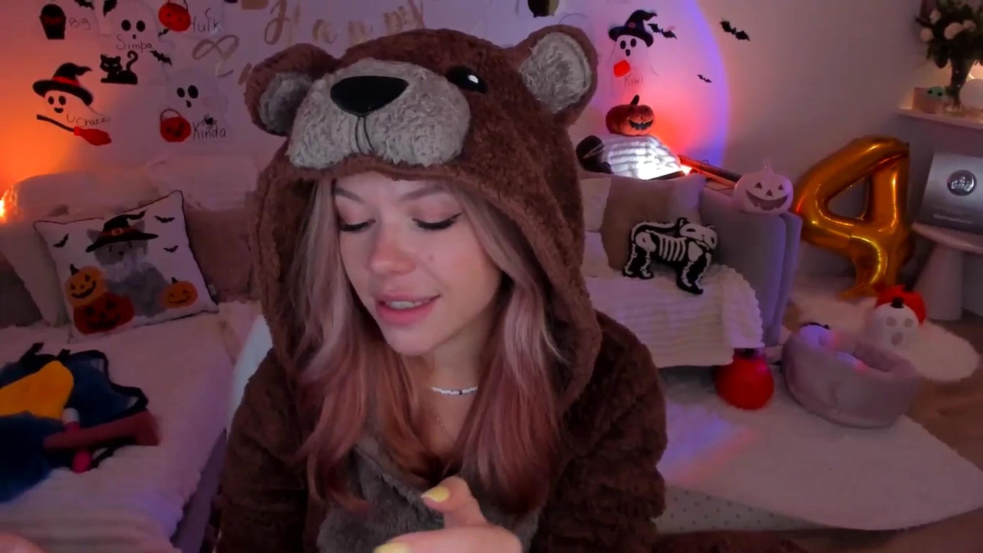 Gallery image thumbnail from Just_Vi's myfreecams stream on, 10/31/2025, 08:18 image 17 of 20