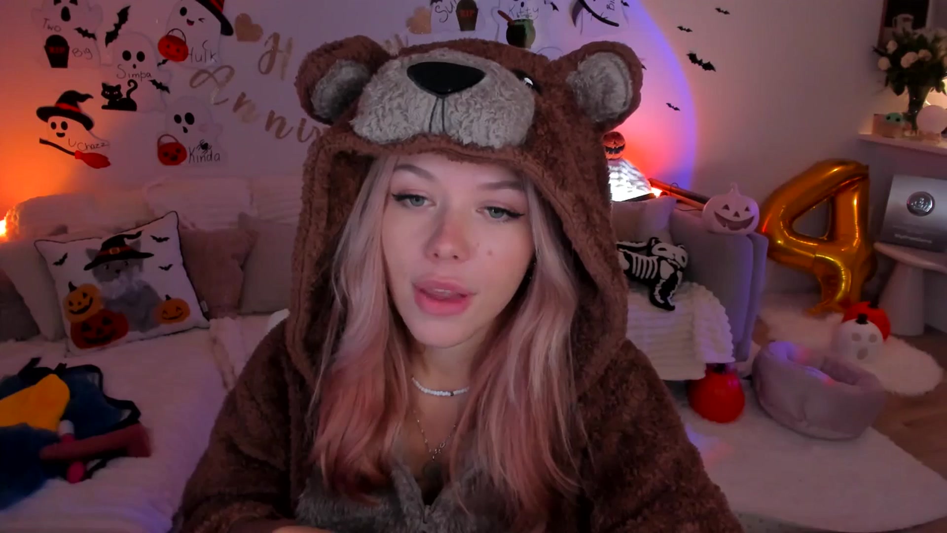 Gallery image thumbnail from Just_Vi's myfreecams stream on, 10/31/2025, 08:18 image 5 of 20