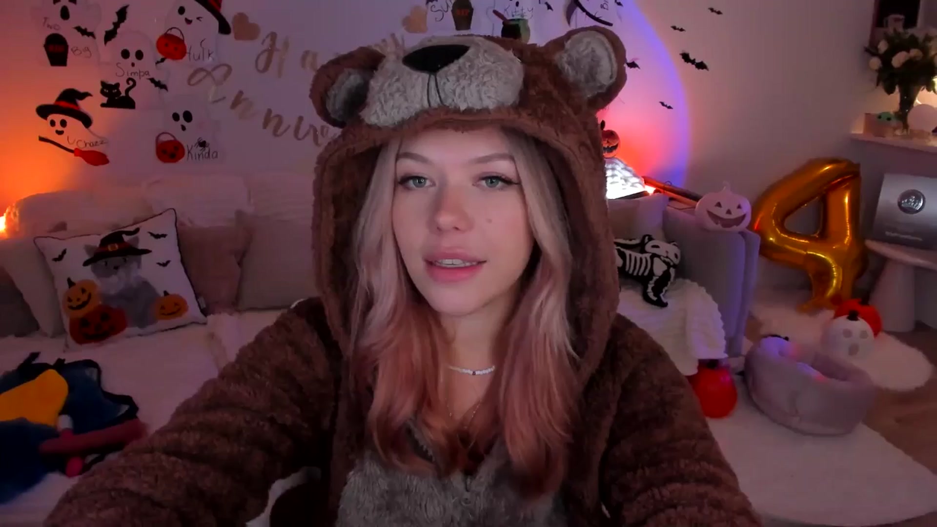 Gallery image thumbnail from Just_Vi's myfreecams stream on, 10/31/2025, 08:18 image 11 of 20
