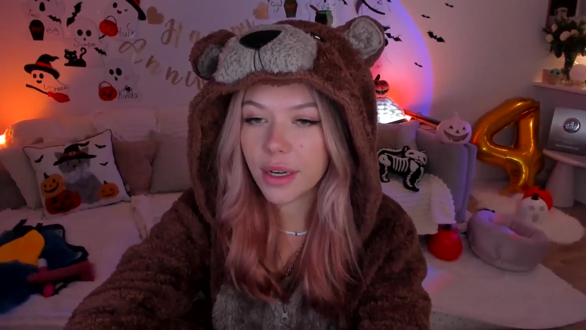 Gallery image thumbnail from Just_Vi's myfreecams stream on, 10/31/2025, 08:18 image 9 of 20