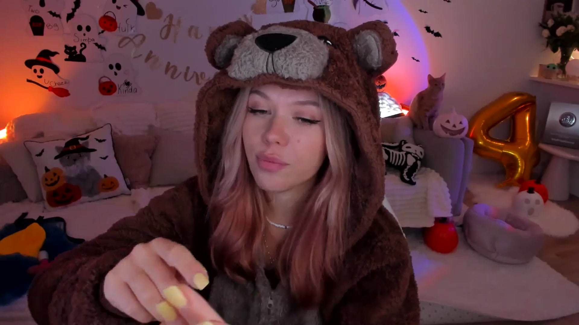 Gallery image thumbnail from Just_Vi's myfreecams stream on, 10/31/2025, 08:18 image 7 of 20