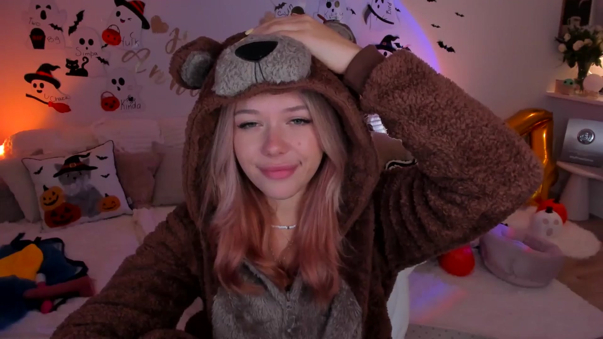 Gallery image thumbnail from Just_Vi's myfreecams stream on, 10/31/2025, 08:18 image 12 of 20