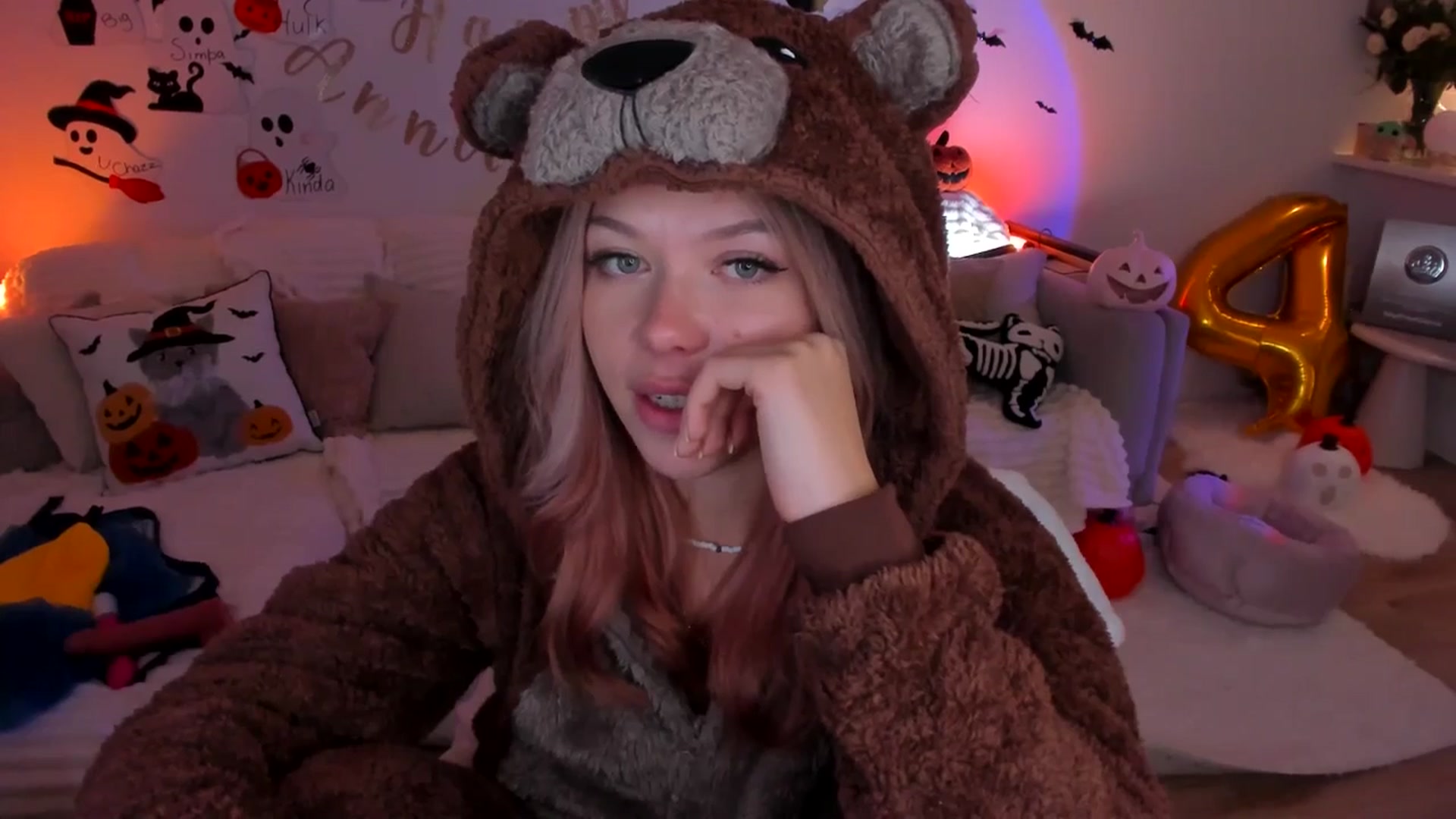 Gallery image thumbnail from Just_Vi's myfreecams stream on, 10/31/2025, 08:18 image 15 of 20