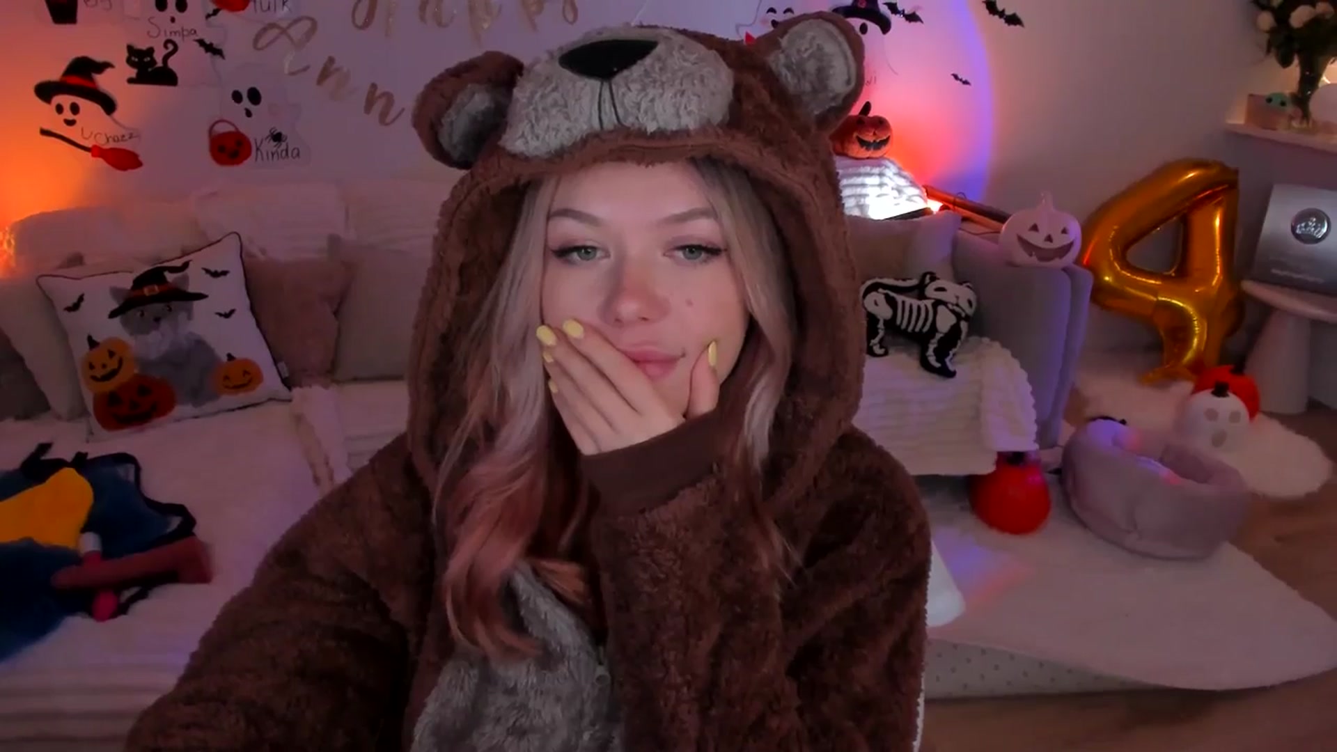Gallery image thumbnail from Just_Vi's myfreecams stream on, 10/31/2025, 08:18 image 13 of 20