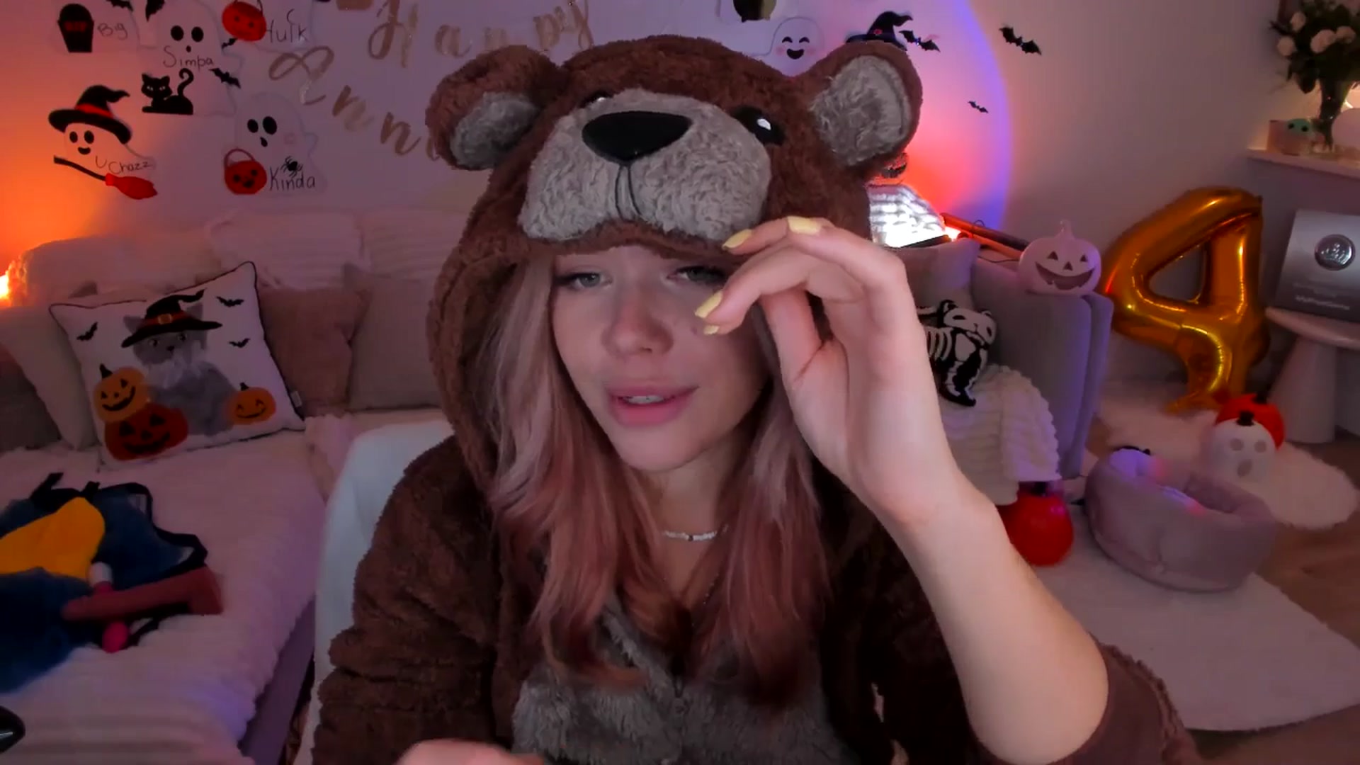 Gallery image thumbnail from Just_Vi's myfreecams stream on, 10/31/2025, 08:18 image 16 of 20