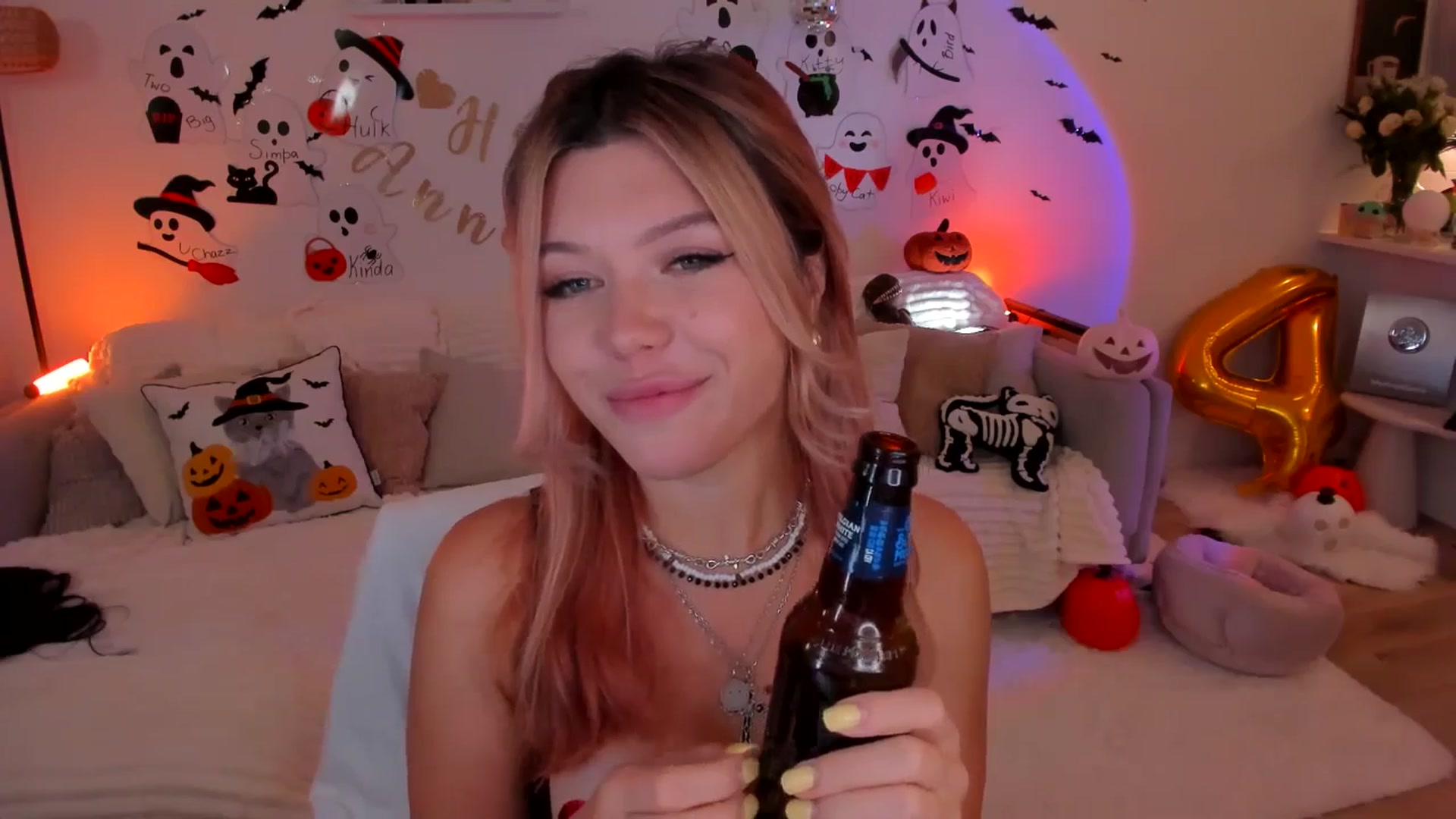 Gallery image thumbnail from Just_Vi's myfreecams stream on, 11/01/2025, 08:11 image 10 of 20