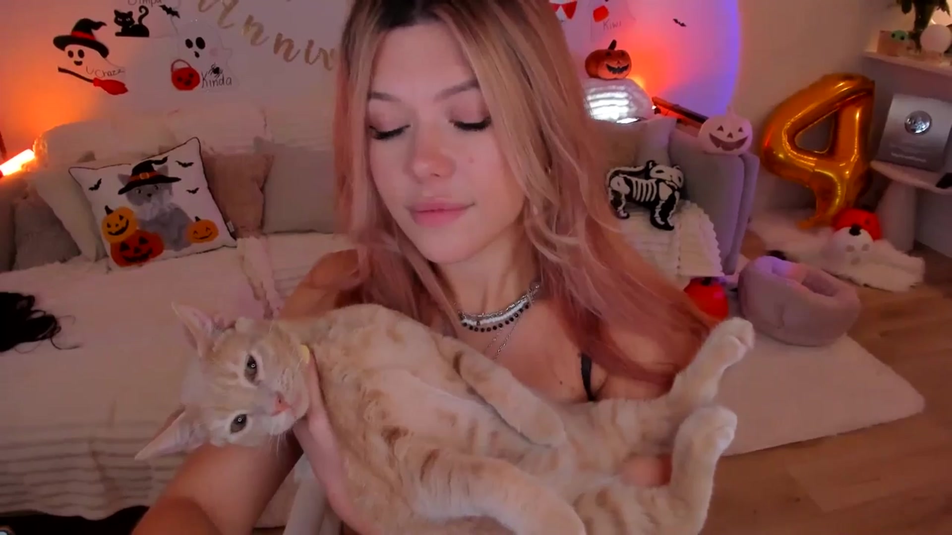Gallery image thumbnail from Just_Vi's myfreecams stream on, 11/01/2025, 08:11 image 18 of 20