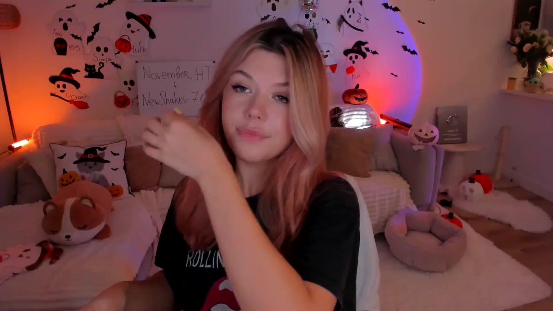 Gallery image thumbnail from Just_Vi's myfreecams stream on, 11/02/2025, 04:44 image 4 of 20