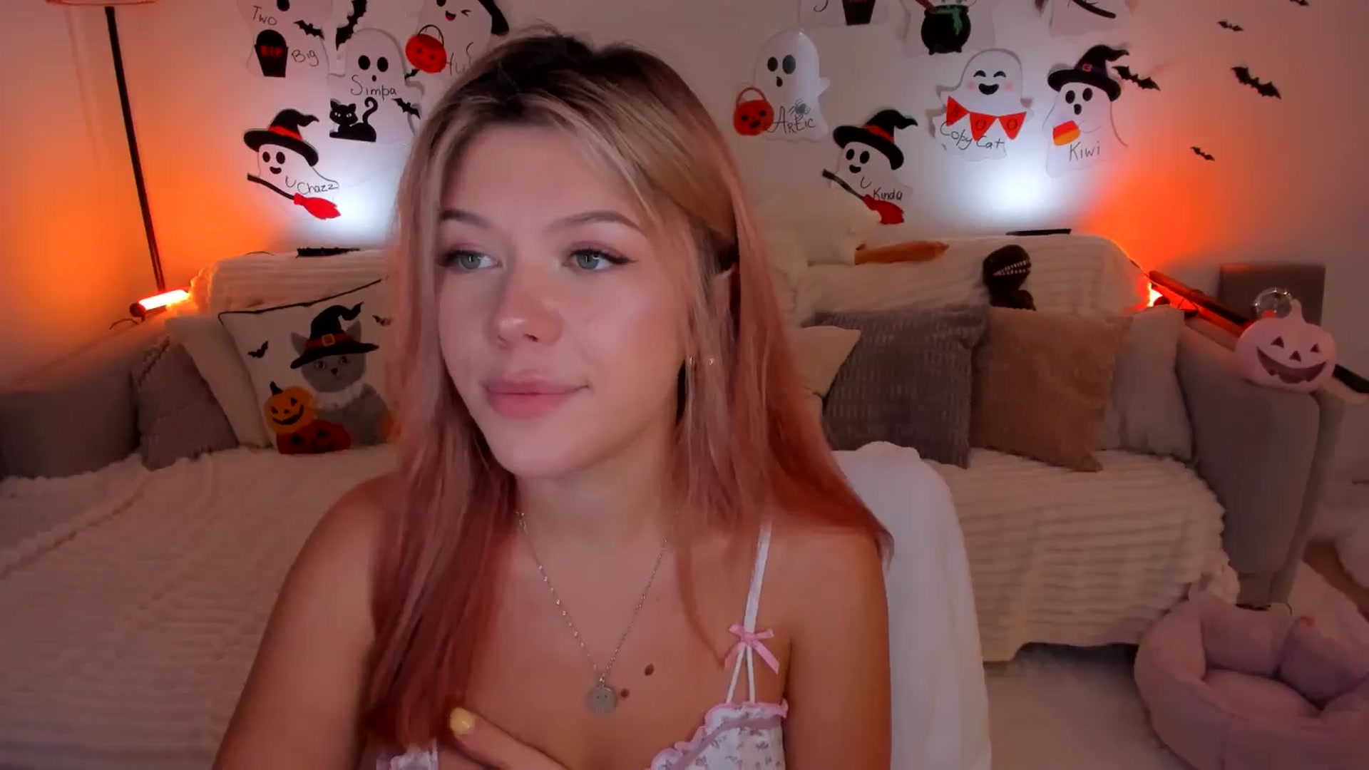 Gallery image thumbnail from Just_Vi's myfreecams stream on, 11/04/2025, 05:39 image 5 of 20