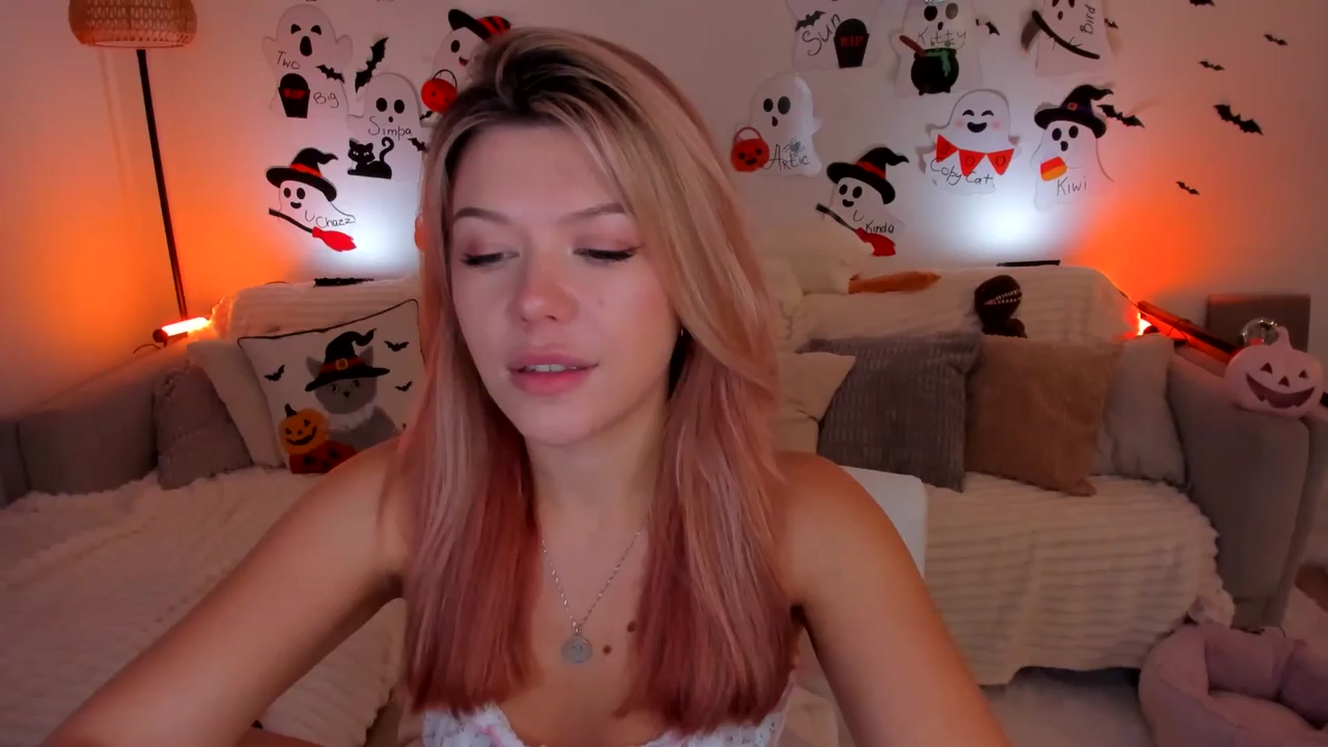 Gallery image thumbnail from Just_Vi's myfreecams stream on, 11/04/2025, 05:39 image 14 of 20