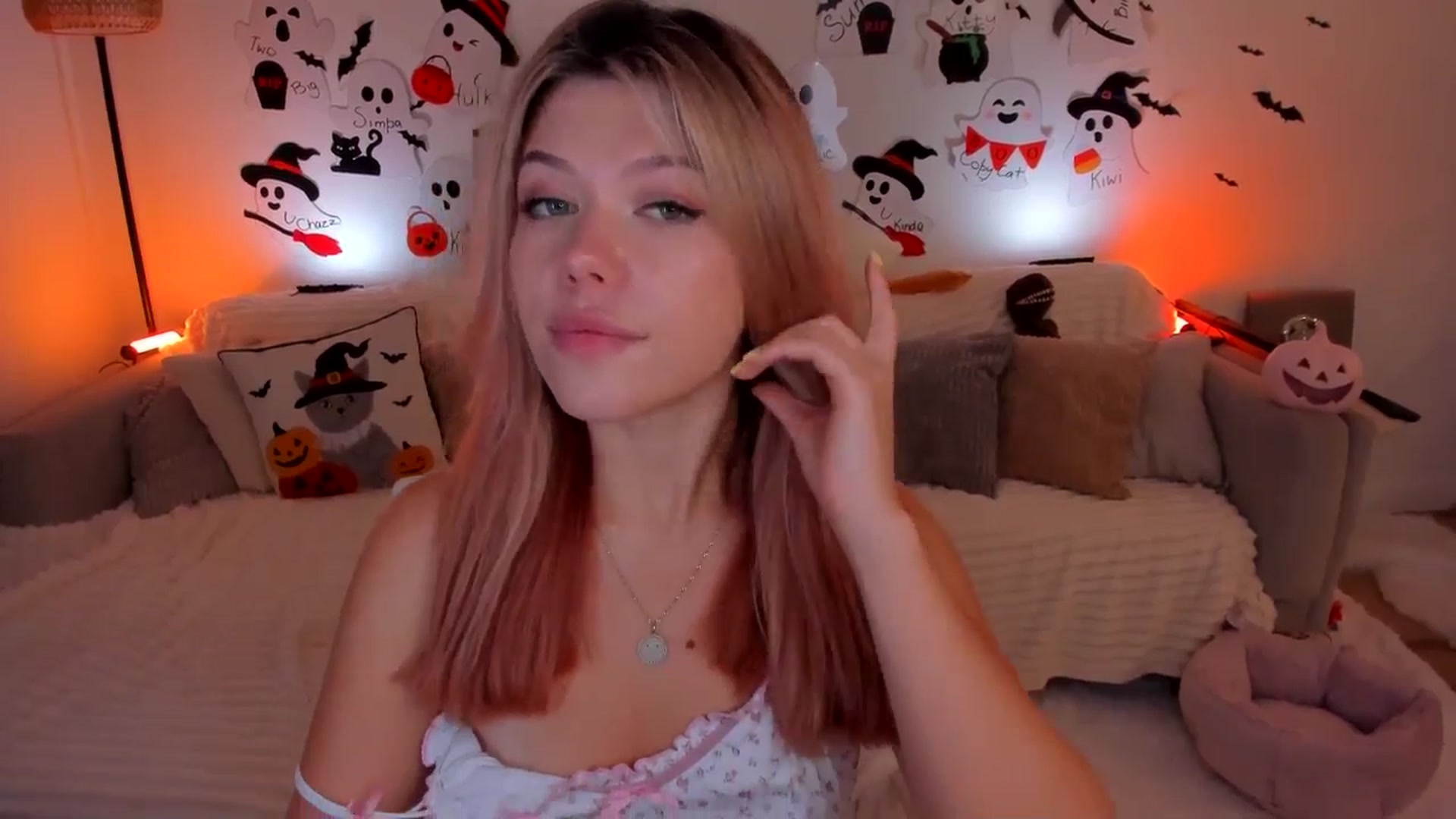 Gallery image thumbnail from Just_Vi's myfreecams stream on, 11/04/2025, 05:55 image 12 of 20