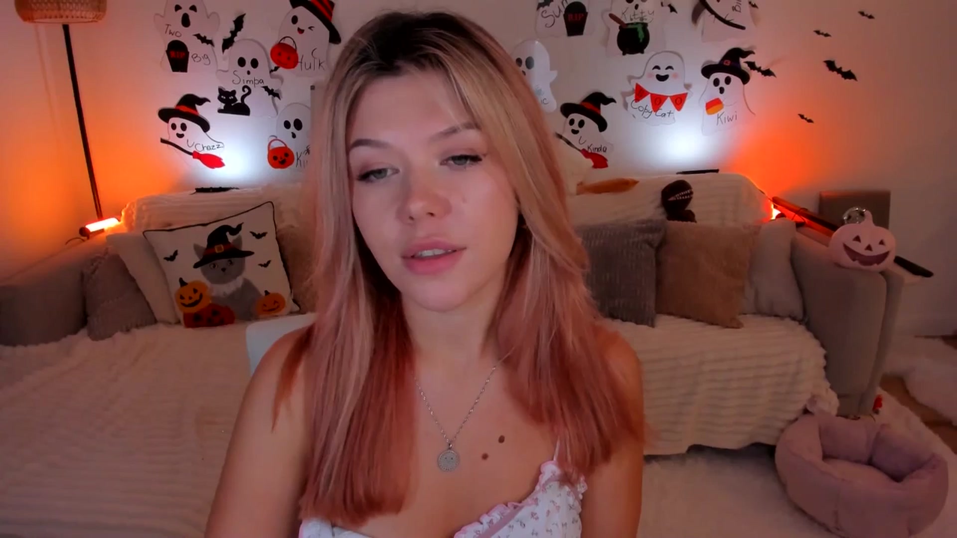 Gallery image thumbnail from Just_Vi's myfreecams stream on, 11/04/2025, 05:55 image 8 of 20