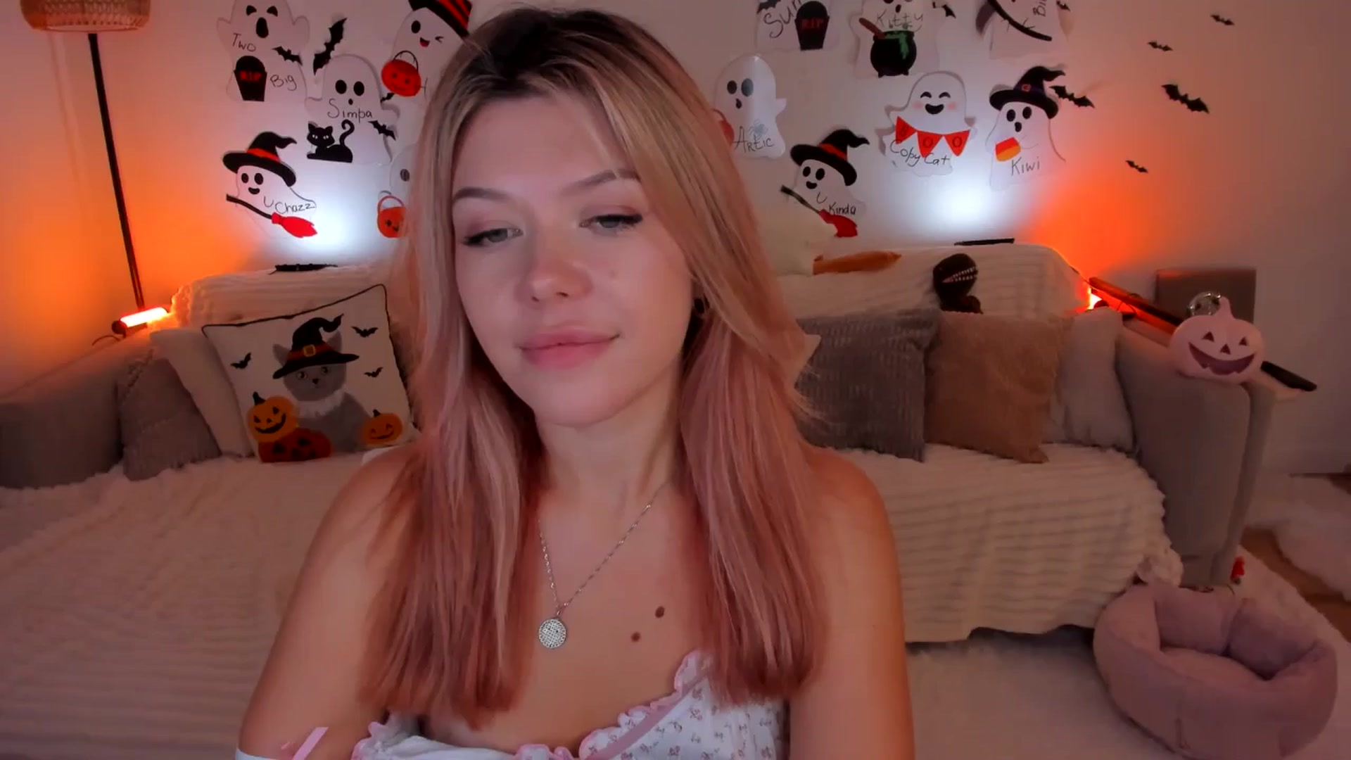 Gallery image thumbnail from Just_Vi's myfreecams stream on, 11/04/2025, 05:55 image 1 of 20