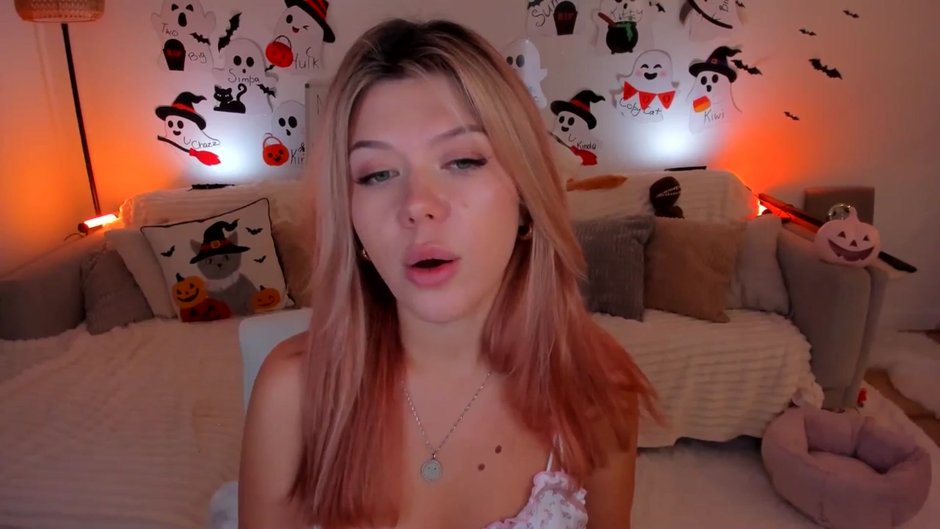 Gallery image thumbnail from Just_Vi's myfreecams stream on, 11/04/2025, 05:55 image 6 of 20