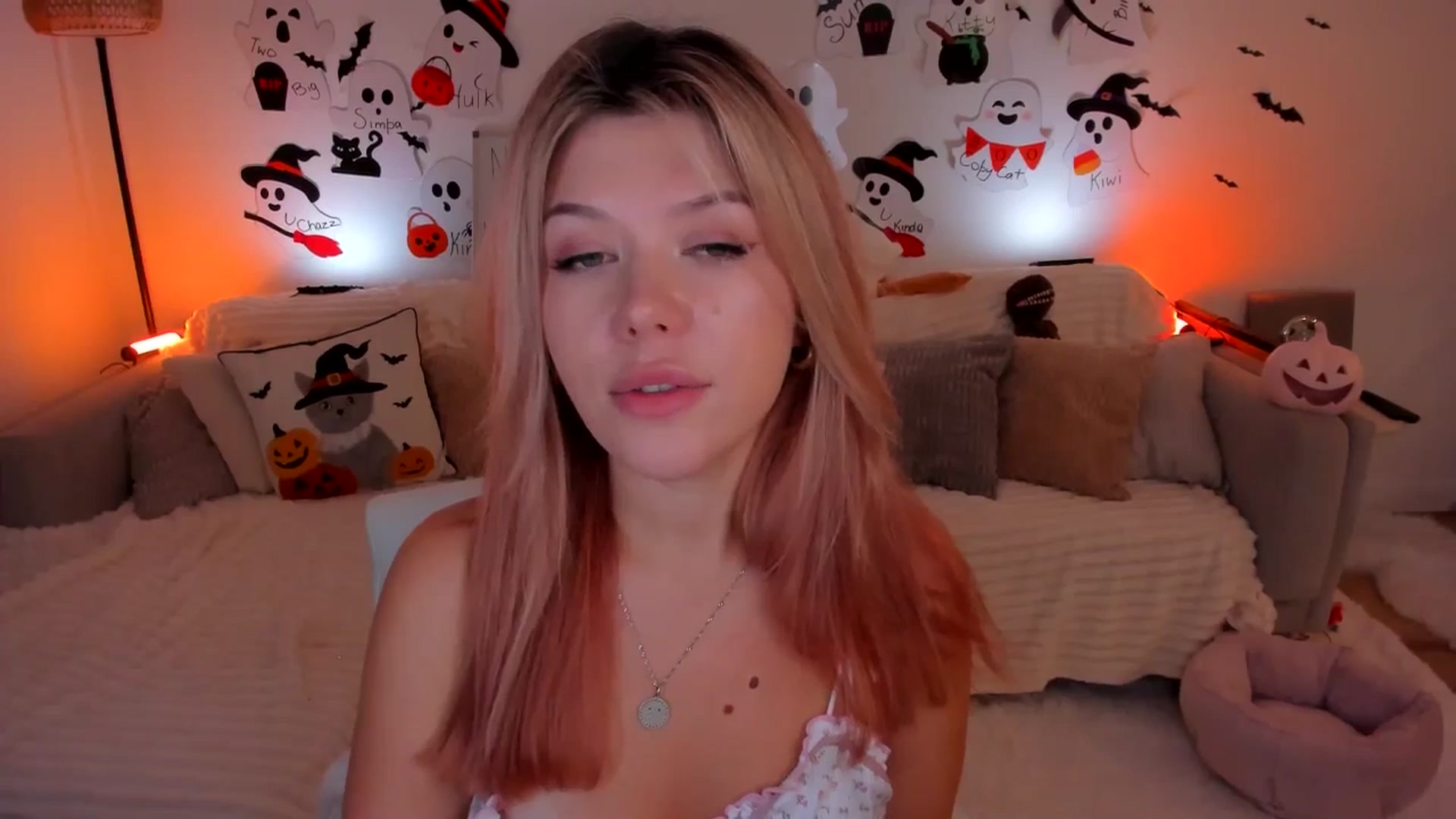 Gallery image thumbnail from Just_Vi's myfreecams stream on, 11/04/2025, 05:55 image 7 of 20