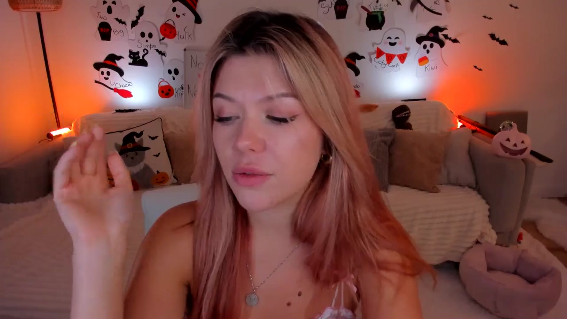 Gallery image thumbnail from Just_Vi's myfreecams stream on, 11/04/2025, 05:55 image 5 of 20