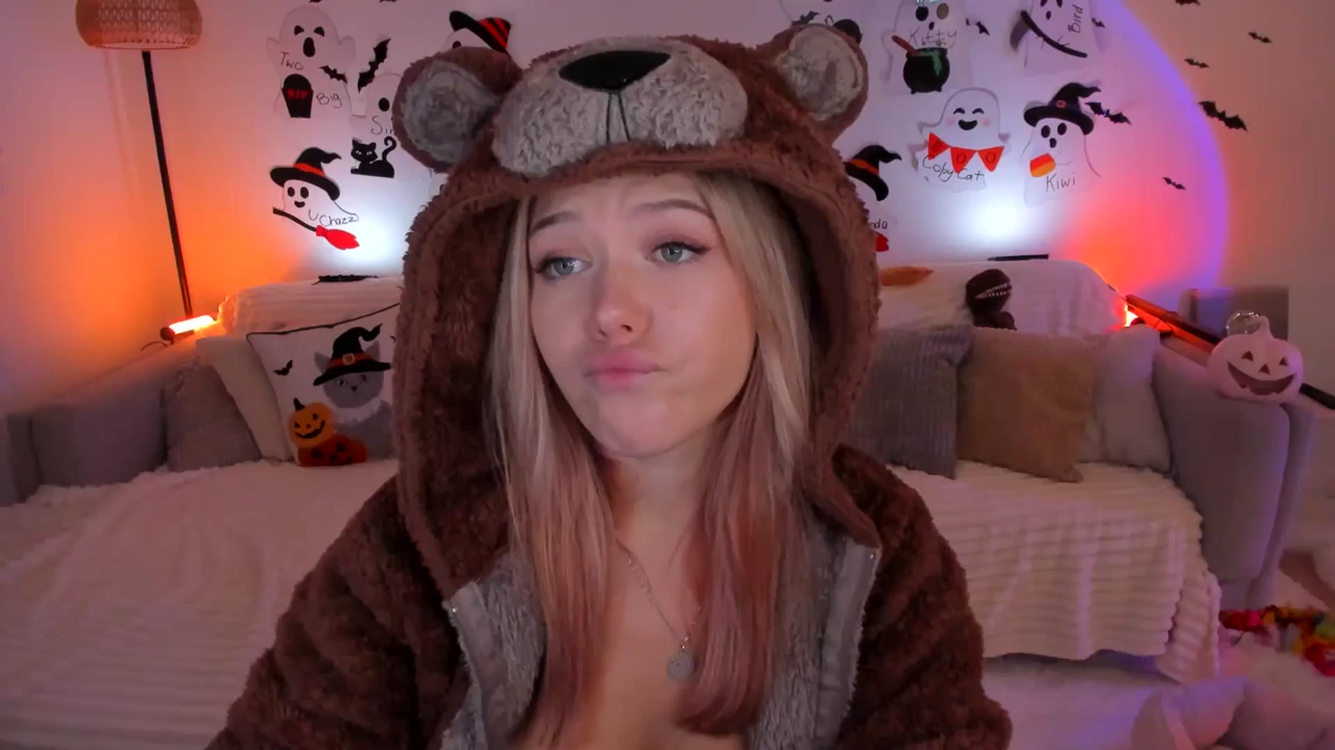 Gallery image thumbnail from Just_Vi's myfreecams stream on, 11/04/2025, 06:50 image 12 of 20