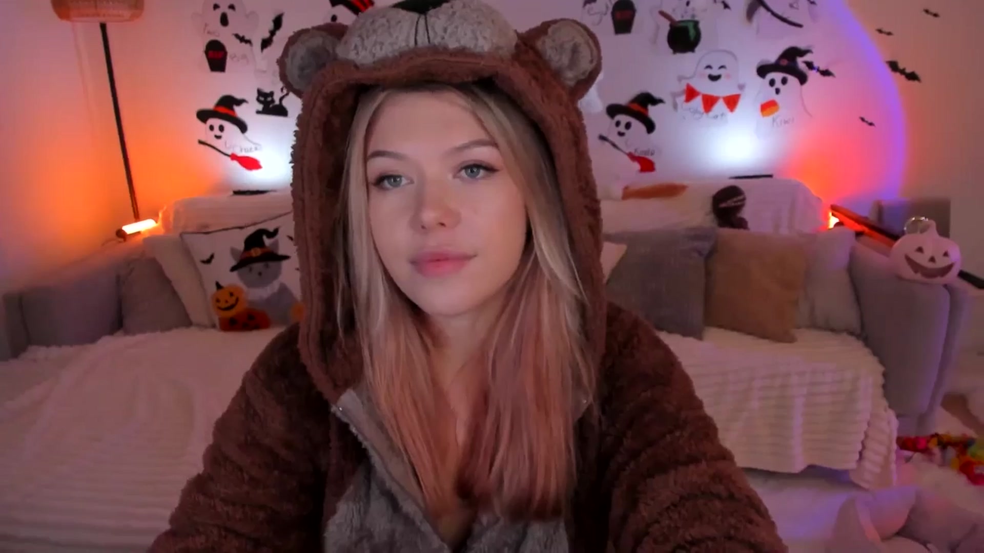 Gallery image thumbnail from Just_Vi's myfreecams stream on, 11/04/2025, 06:50 image 8 of 20