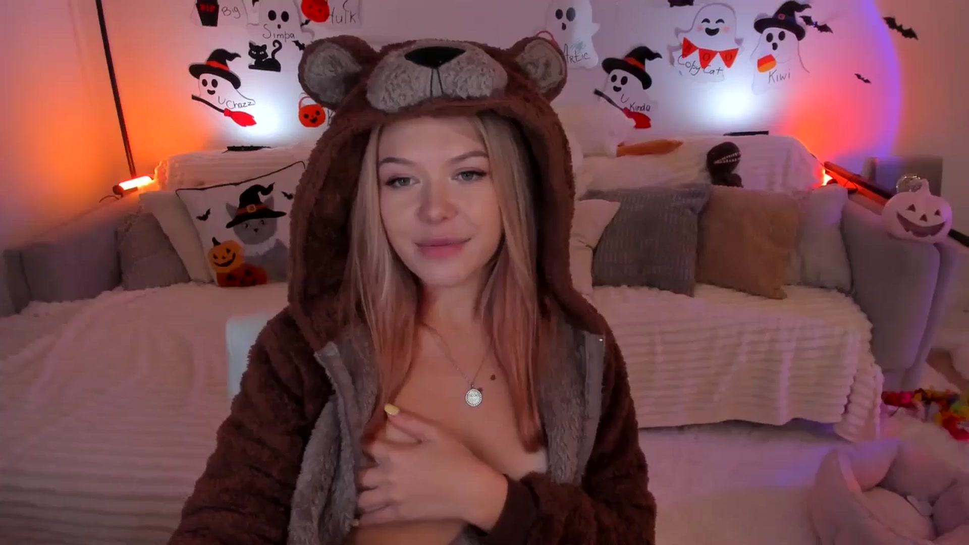Gallery image thumbnail from Just_Vi's myfreecams stream on, 11/04/2025, 06:50 image 10 of 20