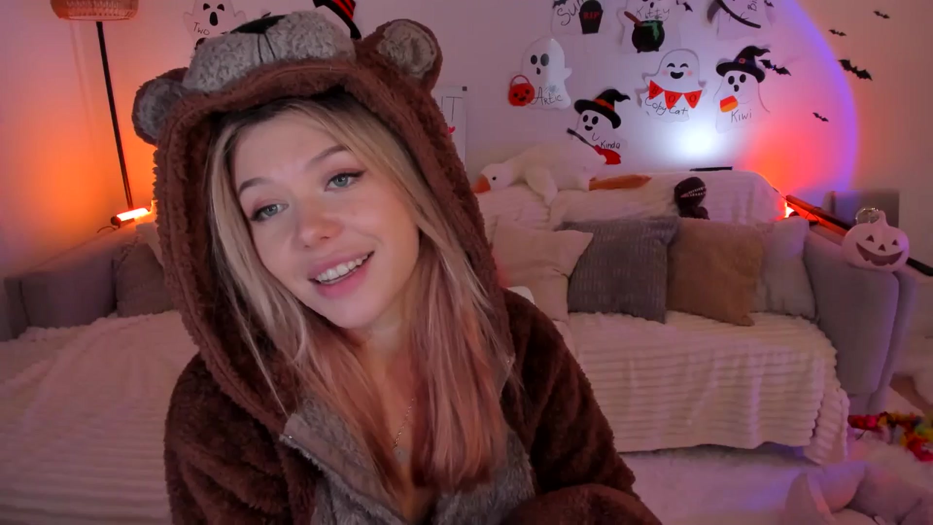 Gallery image thumbnail from Just_Vi's myfreecams stream on, 11/04/2025, 06:50 image 9 of 20
